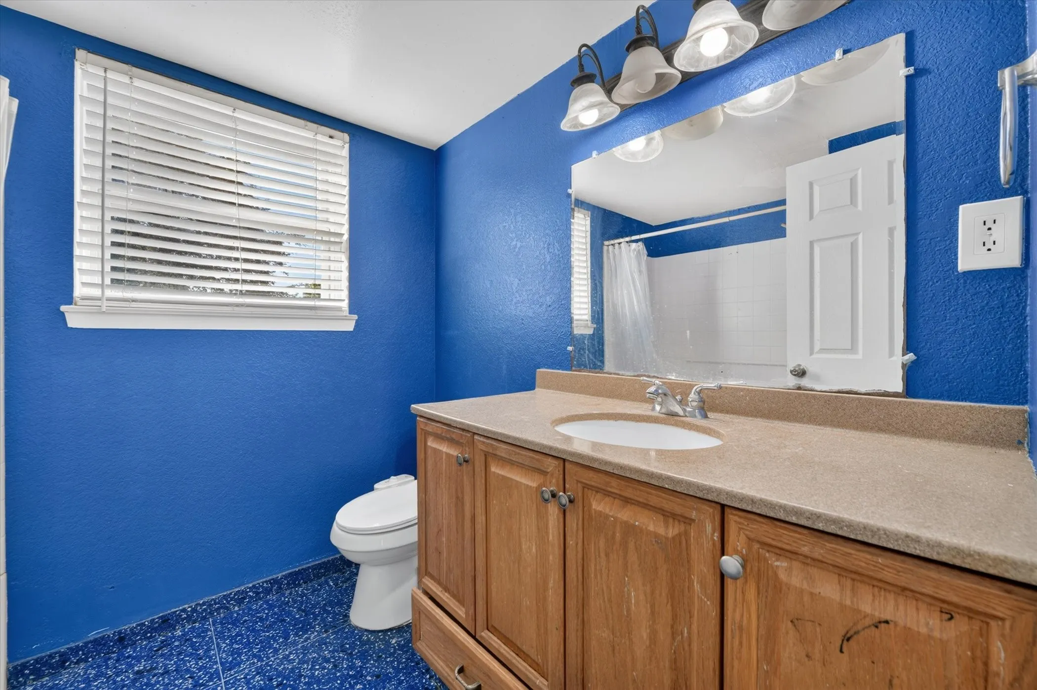 Single Family Residence For Sale in Tarrant County , 1302 Shelmar Drive, Arlington, Texas 76014, 4 Bedroom, 3 Bathroom, Garage spaces, 1,394 Sqft, built in 1967, mls#21419722, Real Estate Agent in Arlington, Homes For Sale in Tarrant county, Homes For Sale in Arlington, Realtor in Arlington Texas, Real Estate Brokerage Independent Realty Texas, Luminita Cordes Realtor
