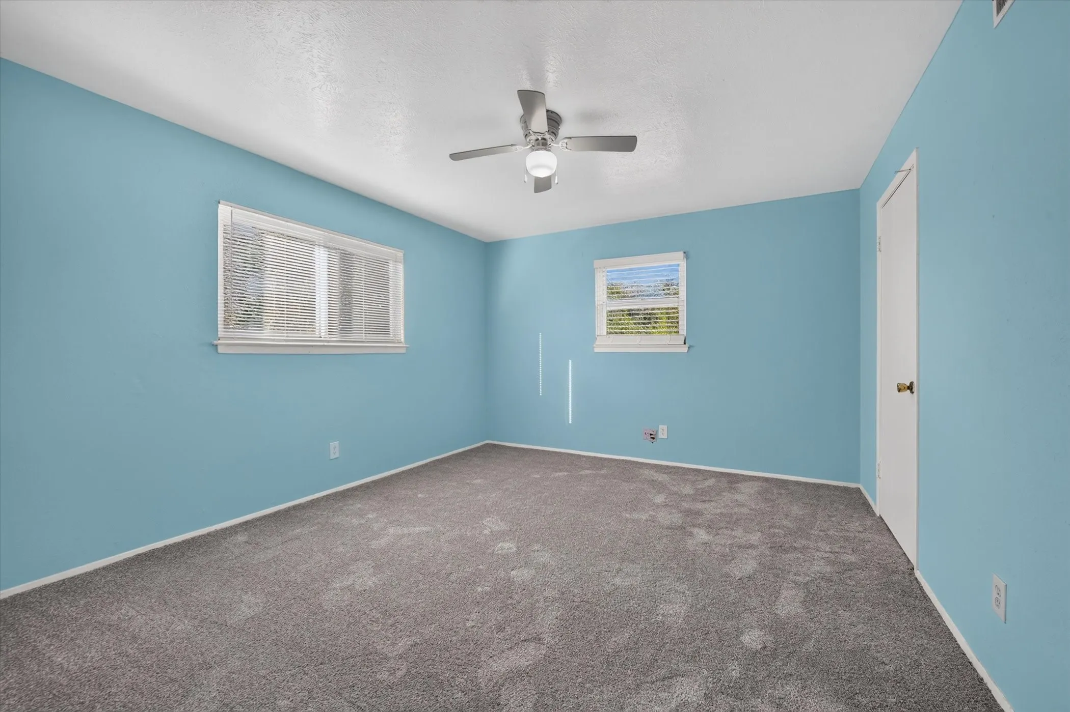Single Family Residence For Sale in Tarrant County , 1302 Shelmar Drive, Arlington, Texas 76014, 4 Bedroom, 3 Bathroom, Garage spaces, 1,394 Sqft, built in 1967, mls#21419722, Real Estate Agent in Arlington, Homes For Sale in Tarrant county, Homes For Sale in Arlington, Realtor in Arlington Texas, Real Estate Brokerage Independent Realty Texas, Luminita Cordes Realtor