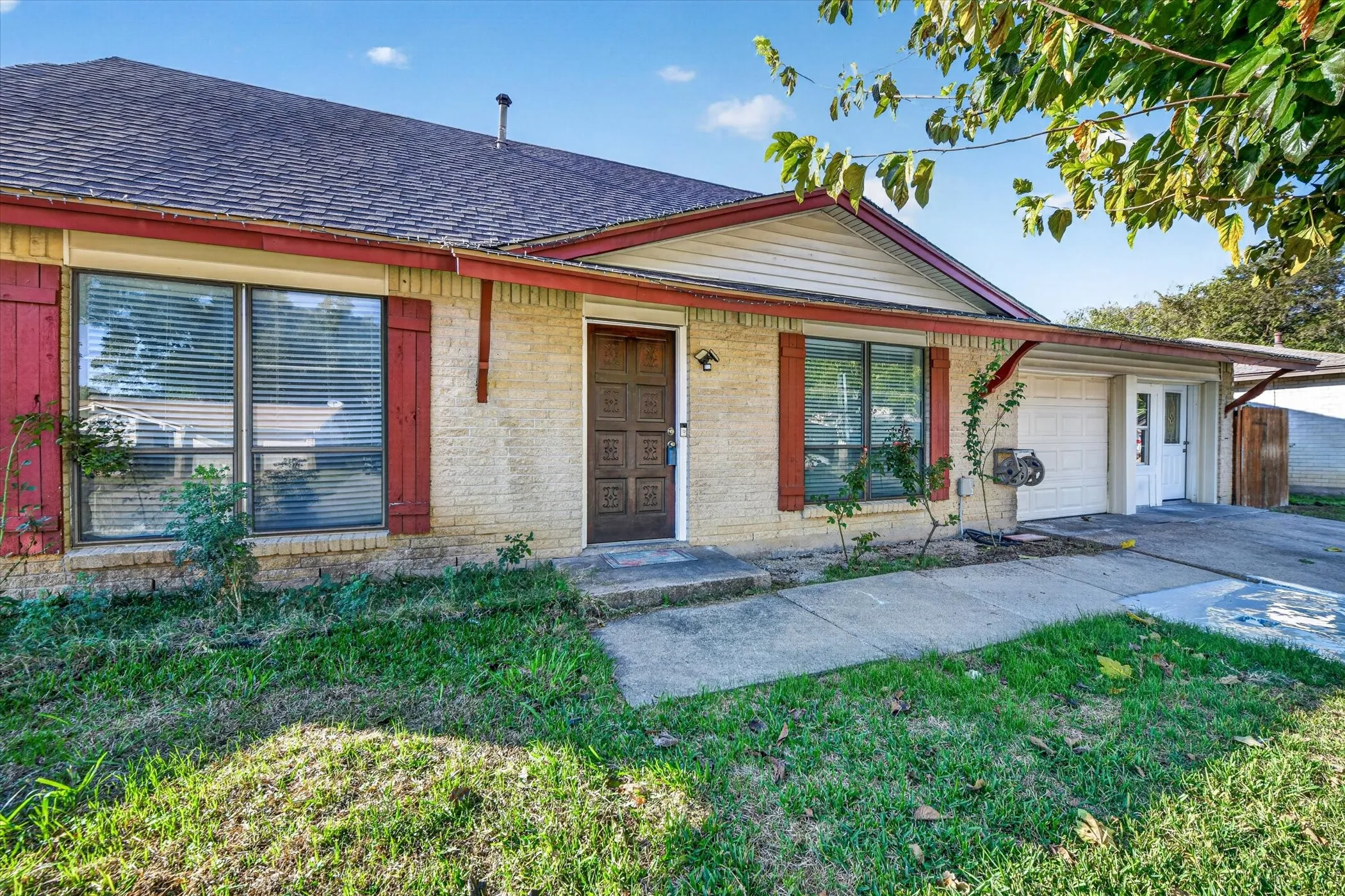 Single Family Residence For Sale in Tarrant County , 1302 Shelmar Drive, Arlington, Texas 76014, 4 Bedroom, 3 Bathroom, Garage spaces, 1,394 Sqft, built in 1967, mls#21419722, Real Estate Agent in Arlington, Homes For Sale in Tarrant county, Homes For Sale in Arlington, Realtor in Arlington Texas, Real Estate Brokerage Independent Realty Texas, Luminita Cordes Realtor