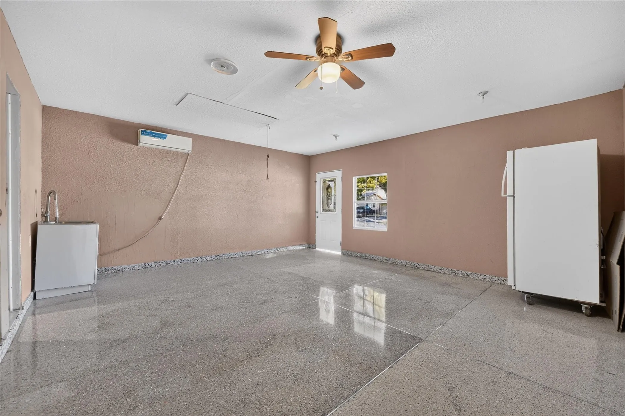 Single Family Residence For Sale in Tarrant County , 1302 Shelmar Drive, Arlington, Texas 76014, 4 Bedroom, 3 Bathroom, Garage spaces, 1,394 Sqft, built in 1967, mls#21419722, Real Estate Agent in Arlington, Homes For Sale in Tarrant county, Homes For Sale in Arlington, Realtor in Arlington Texas, Real Estate Brokerage Independent Realty Texas, Luminita Cordes Realtor