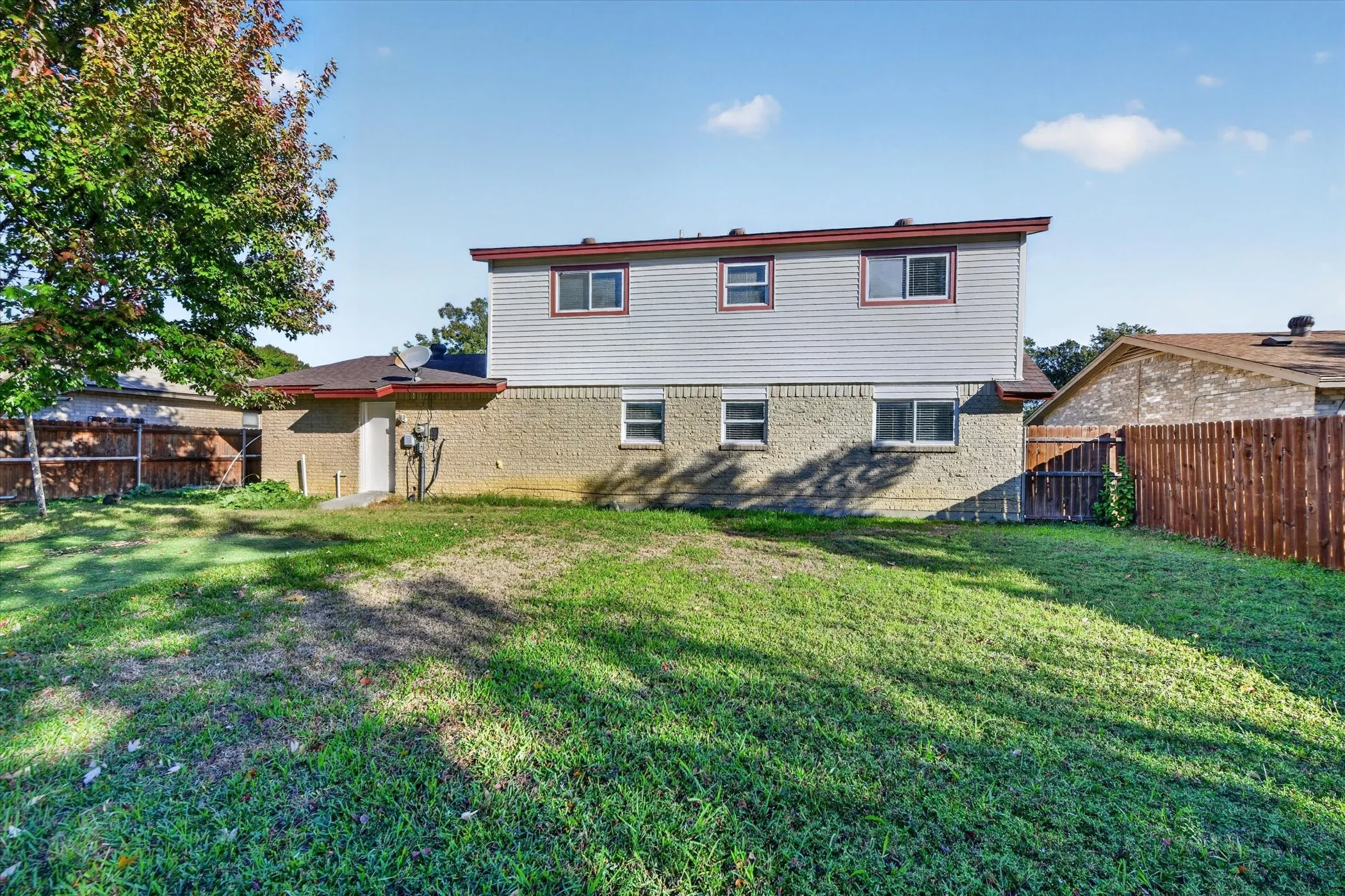 Single Family Residence For Sale in Tarrant County , 1302 Shelmar Drive, Arlington, Texas 76014, 4 Bedroom, 3 Bathroom, Garage spaces, 1,394 Sqft, built in 1967, mls#21419722, Real Estate Agent in Arlington, Homes For Sale in Tarrant county, Homes For Sale in Arlington, Realtor in Arlington Texas, Real Estate Brokerage Independent Realty Texas, Luminita Cordes Realtor