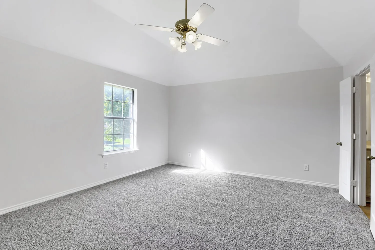 Single Family Residence For Sale in Denton County , 1313 Blue Jay Drive, Lewisville, Texas 75077, 1 Bedroom, 3 Bathroom, 2 Garage spaces, 2,349 Sqft, built in 1991, mls#21419781, Real Estate Agent in Lewisville, Homes For Sale in Denton county, Homes For Sale in Lewisville, Realtor in Lewisville Texas, Real Estate Brokerage Independent Realty Texas, Luminita Cordes Realtor