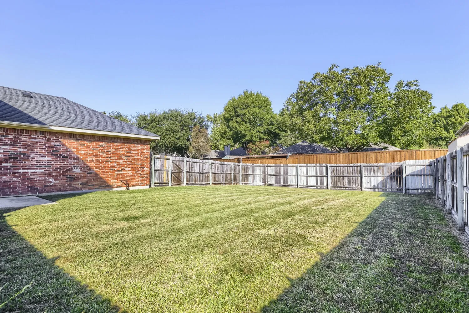 Single Family Residence For Sale in Denton County , 1313 Blue Jay Drive, Lewisville, Texas 75077, 1 Bedroom, 3 Bathroom, 2 Garage spaces, 2,349 Sqft, built in 1991, mls#21419781, Real Estate Agent in Lewisville, Homes For Sale in Denton county, Homes For Sale in Lewisville, Realtor in Lewisville Texas, Real Estate Brokerage Independent Realty Texas, Luminita Cordes Realtor