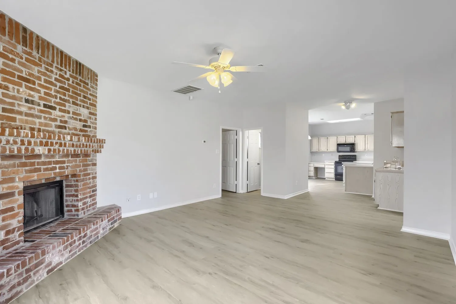 Single Family Residence For Sale in Denton County , 1313 Blue Jay Drive, Lewisville, Texas 75077, 1 Bedroom, 3 Bathroom, 2 Garage spaces, 2,349 Sqft, built in 1991, mls#21419781, Real Estate Agent in Lewisville, Homes For Sale in Denton county, Homes For Sale in Lewisville, Realtor in Lewisville Texas, Real Estate Brokerage Independent Realty Texas, Luminita Cordes Realtor