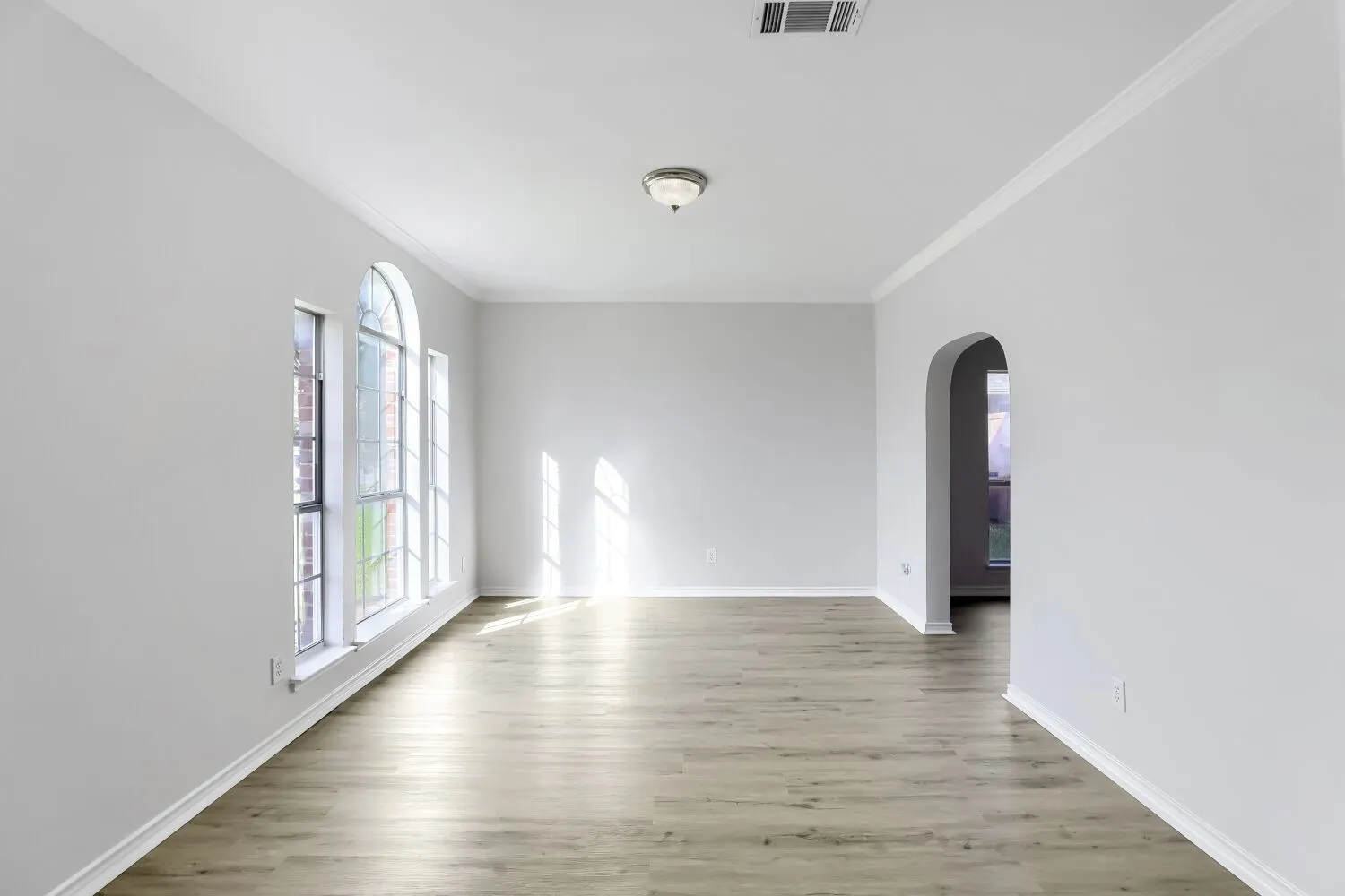 Single Family Residence For Sale in Denton County , 1313 Blue Jay Drive, Lewisville, Texas 75077, 1 Bedroom, 3 Bathroom, 2 Garage spaces, 2,349 Sqft, built in 1991, mls#21419781, Real Estate Agent in Lewisville, Homes For Sale in Denton county, Homes For Sale in Lewisville, Realtor in Lewisville Texas, Real Estate Brokerage Independent Realty Texas, Luminita Cordes Realtor