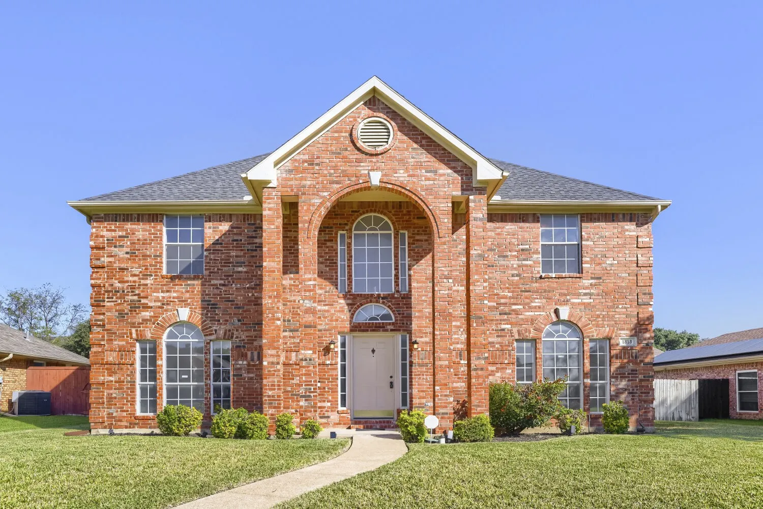 Single Family Residence For Sale in Denton County , 1313 Blue Jay Drive, Lewisville, Texas 75077, 1 Bedroom, 3 Bathroom, 2 Garage spaces, 2,349 Sqft, built in 1991, mls#21419781, Real Estate Agent in Lewisville, Homes For Sale in Denton county, Homes For Sale in Lewisville, Realtor in Lewisville Texas, Real Estate Brokerage Independent Realty Texas, Luminita Cordes Realtor