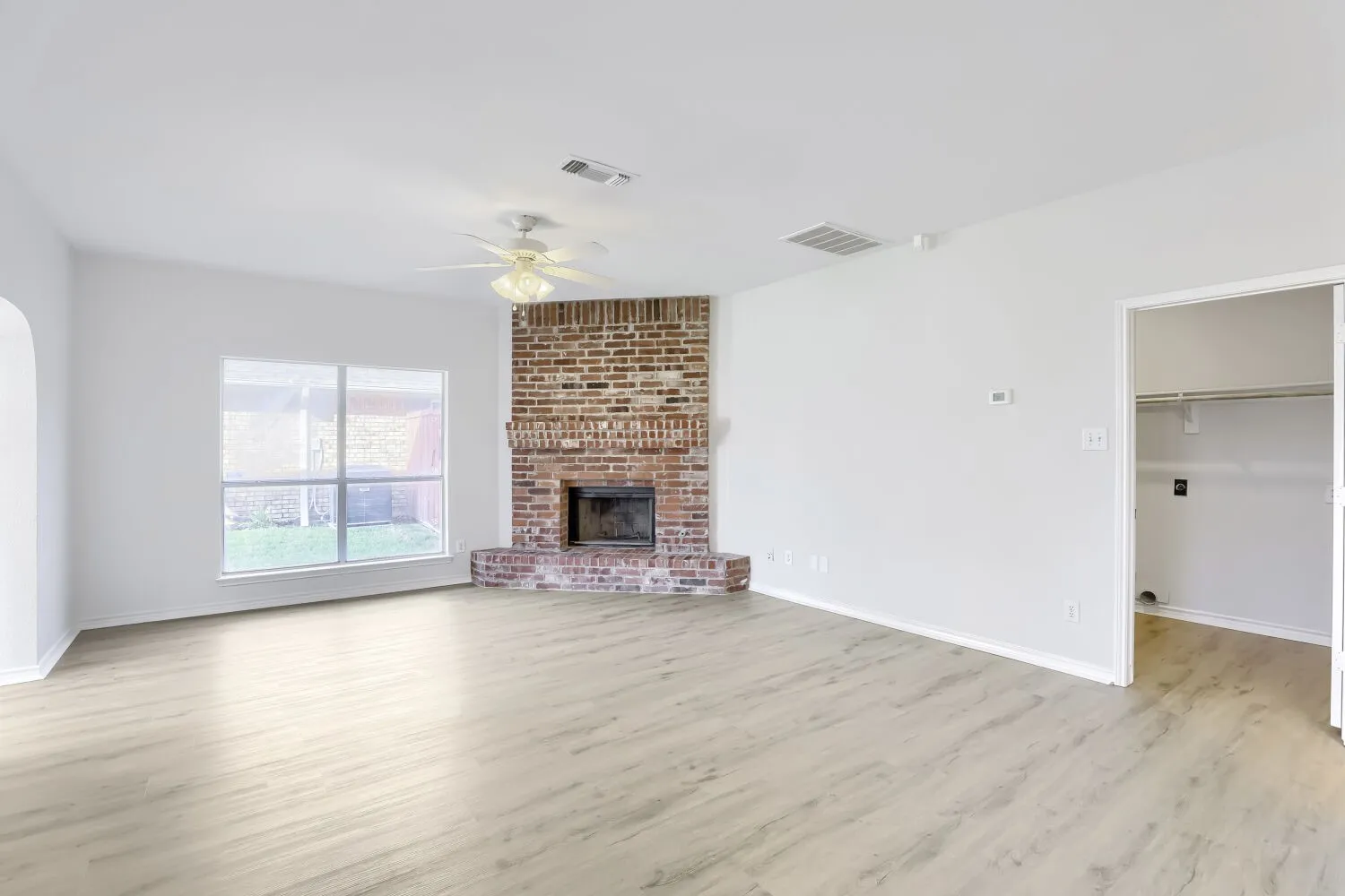 Single Family Residence For Sale in Denton County , 1313 Blue Jay Drive, Lewisville, Texas 75077, 1 Bedroom, 3 Bathroom, 2 Garage spaces, 2,349 Sqft, built in 1991, mls#21419781, Real Estate Agent in Lewisville, Homes For Sale in Denton county, Homes For Sale in Lewisville, Realtor in Lewisville Texas, Real Estate Brokerage Independent Realty Texas, Luminita Cordes Realtor