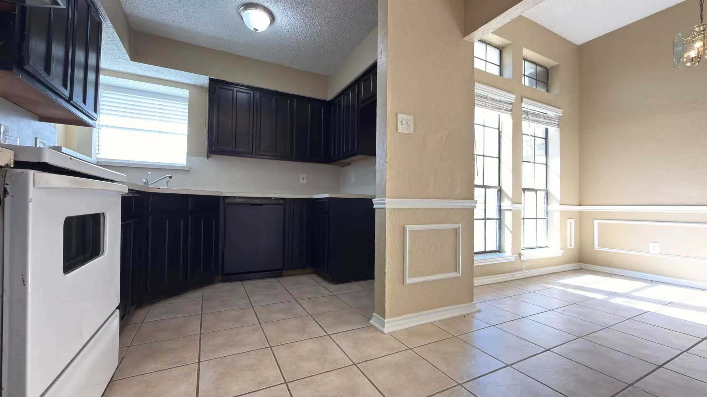 Single Family Residence For Rent in Dallas County , 7213 Colgate Lane, Rowlett, Texas 75088, 3 Bedroom, 2 Bathroom, 2 Garage spaces, 1,364 Sqft, built in 1985, mls#21419834, Real Estate Agent in Rowlett, Homes For Rent in Dallas county, Homes For Rent in Rowlett, Realtor in Rowlett Texas, Real Estate Brokerage Independent Realty Texas, Luminita Cordes Realtor
