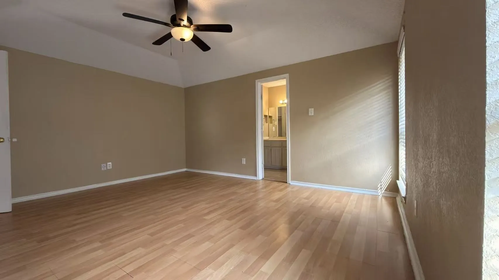 Single Family Residence For Rent in Dallas County , 7213 Colgate Lane, Rowlett, Texas 75088, 3 Bedroom, 2 Bathroom, 2 Garage spaces, 1,364 Sqft, built in 1985, mls#21419834, Real Estate Agent in Rowlett, Homes For Rent in Dallas county, Homes For Rent in Rowlett, Realtor in Rowlett Texas, Real Estate Brokerage Independent Realty Texas, Luminita Cordes Realtor