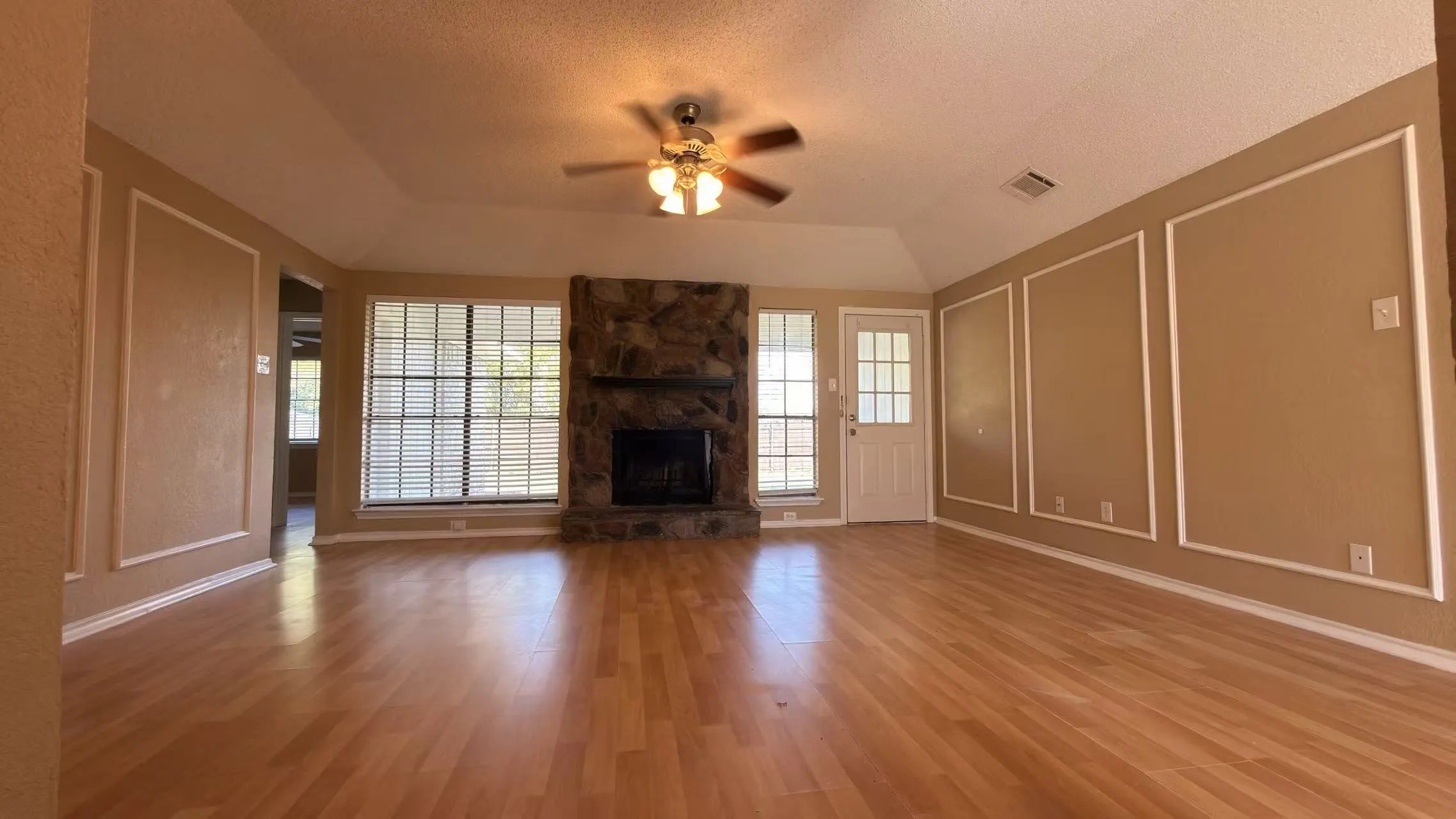 Single Family Residence For Rent in Dallas County , 7213 Colgate Lane, Rowlett, Texas 75088, 3 Bedroom, 2 Bathroom, 2 Garage spaces, 1,364 Sqft, built in 1985, mls#21419834, Real Estate Agent in Rowlett, Homes For Rent in Dallas county, Homes For Rent in Rowlett, Realtor in Rowlett Texas, Real Estate Brokerage Independent Realty Texas, Luminita Cordes Realtor