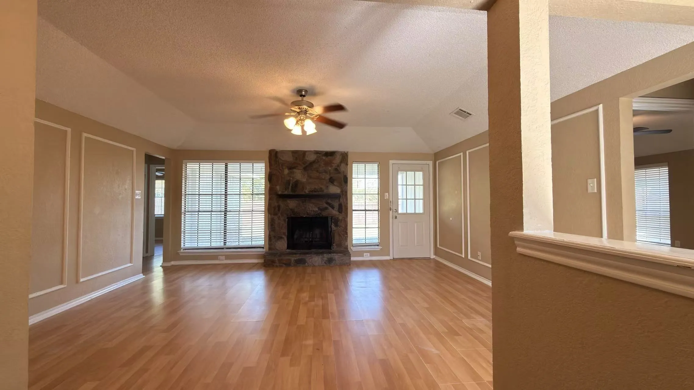 Single Family Residence For Rent in Dallas County , 7213 Colgate Lane, Rowlett, Texas 75088, 3 Bedroom, 2 Bathroom, 2 Garage spaces, 1,364 Sqft, built in 1985, mls#21419834, Real Estate Agent in Rowlett, Homes For Rent in Dallas county, Homes For Rent in Rowlett, Realtor in Rowlett Texas, Real Estate Brokerage Independent Realty Texas, Luminita Cordes Realtor