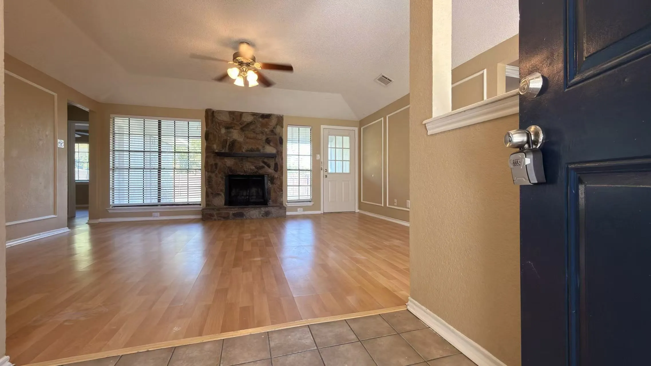 Single Family Residence For Rent in Dallas County , 7213 Colgate Lane, Rowlett, Texas 75088, 3 Bedroom, 2 Bathroom, 2 Garage spaces, 1,364 Sqft, built in 1985, mls#21419834, Real Estate Agent in Rowlett, Homes For Rent in Dallas county, Homes For Rent in Rowlett, Realtor in Rowlett Texas, Real Estate Brokerage Independent Realty Texas, Luminita Cordes Realtor
