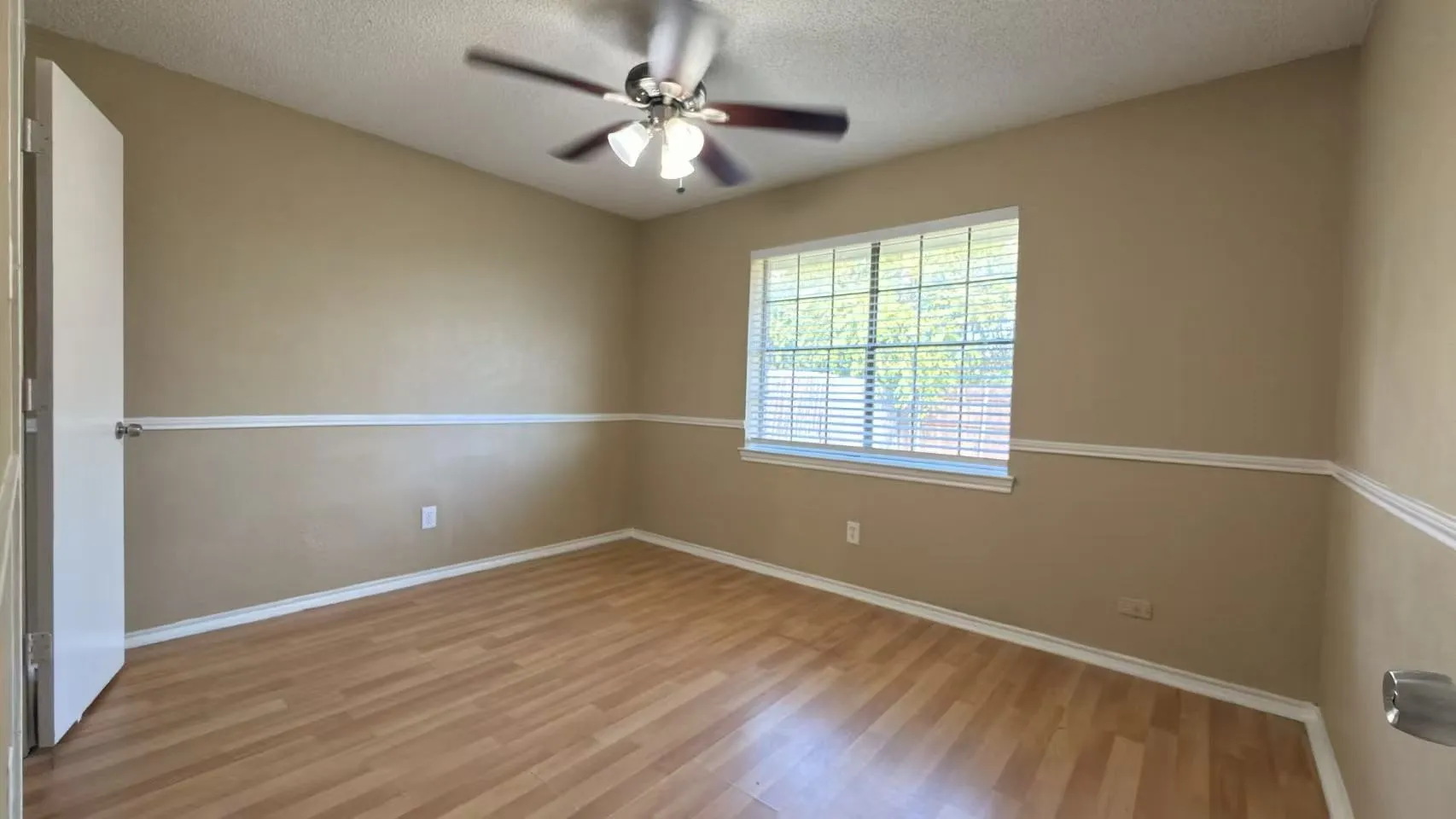 Single Family Residence For Rent in Dallas County , 7213 Colgate Lane, Rowlett, Texas 75088, 3 Bedroom, 2 Bathroom, 2 Garage spaces, 1,364 Sqft, built in 1985, mls#21419834, Real Estate Agent in Rowlett, Homes For Rent in Dallas county, Homes For Rent in Rowlett, Realtor in Rowlett Texas, Real Estate Brokerage Independent Realty Texas, Luminita Cordes Realtor