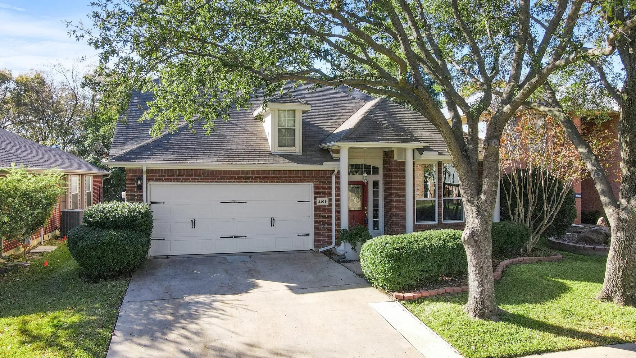 Single Family Residence For Sale in Denton County , 2109 Wentworth Drive, Flower Mound, Texas 75028, 3 Bedroom, 3 Bathroom, 2 Garage spaces, 2,167 Sqft, built in 1993, mls#21419842, Real Estate Agent in Flower Mound, Homes For Sale in Denton county, Homes For Sale in Flower Mound, Realtor in Flower Mound Texas, Real Estate Brokerage Independent Realty Texas, Luminita Cordes Realtor
