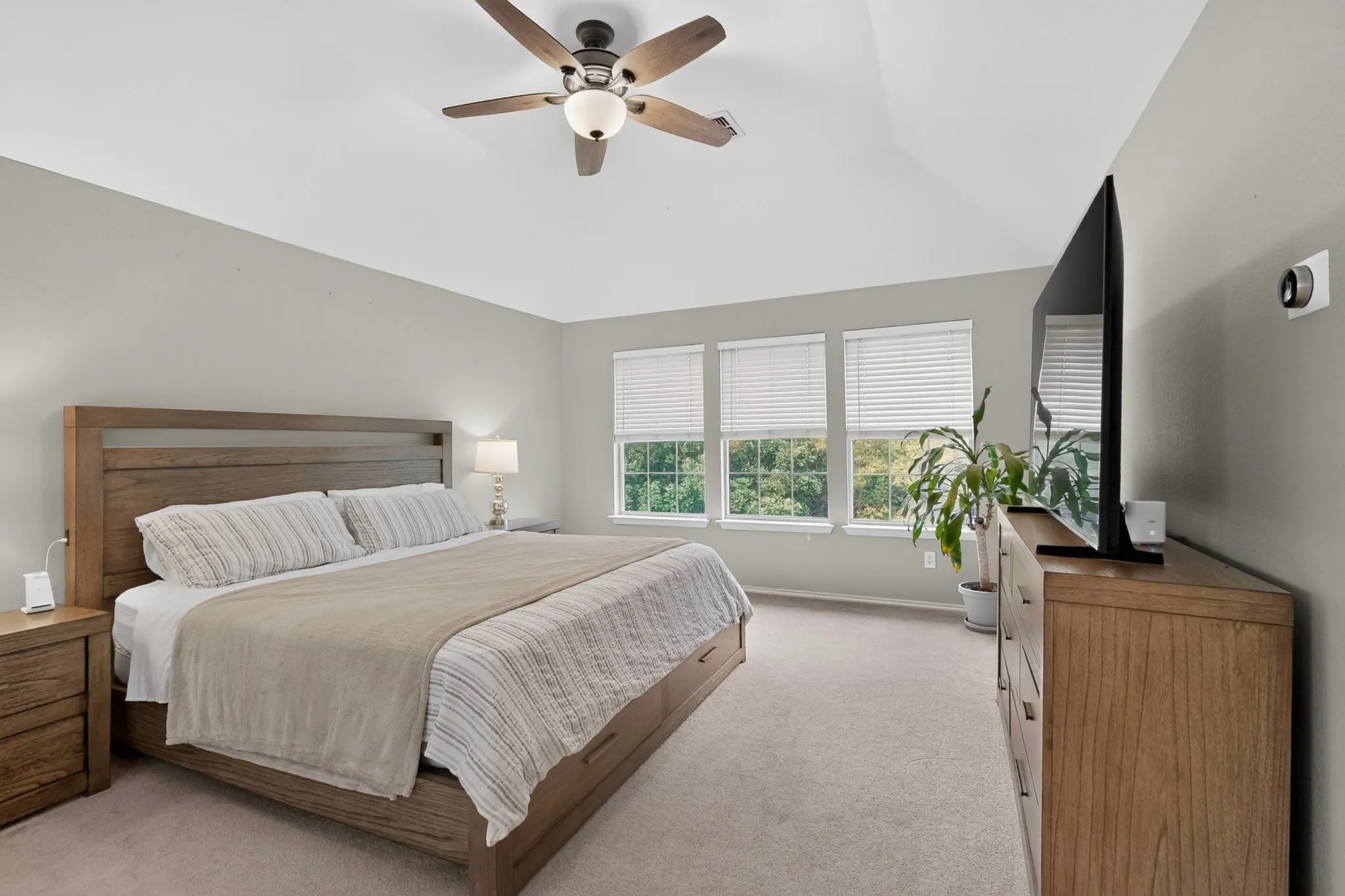 Single Family Residence For Sale in Denton County , 2109 Wentworth Drive, Flower Mound, Texas 75028, 3 Bedroom, 3 Bathroom, 2 Garage spaces, 2,167 Sqft, built in 1993, mls#21419842, Real Estate Agent in Flower Mound, Homes For Sale in Denton county, Homes For Sale in Flower Mound, Realtor in Flower Mound Texas, Real Estate Brokerage Independent Realty Texas, Luminita Cordes Realtor