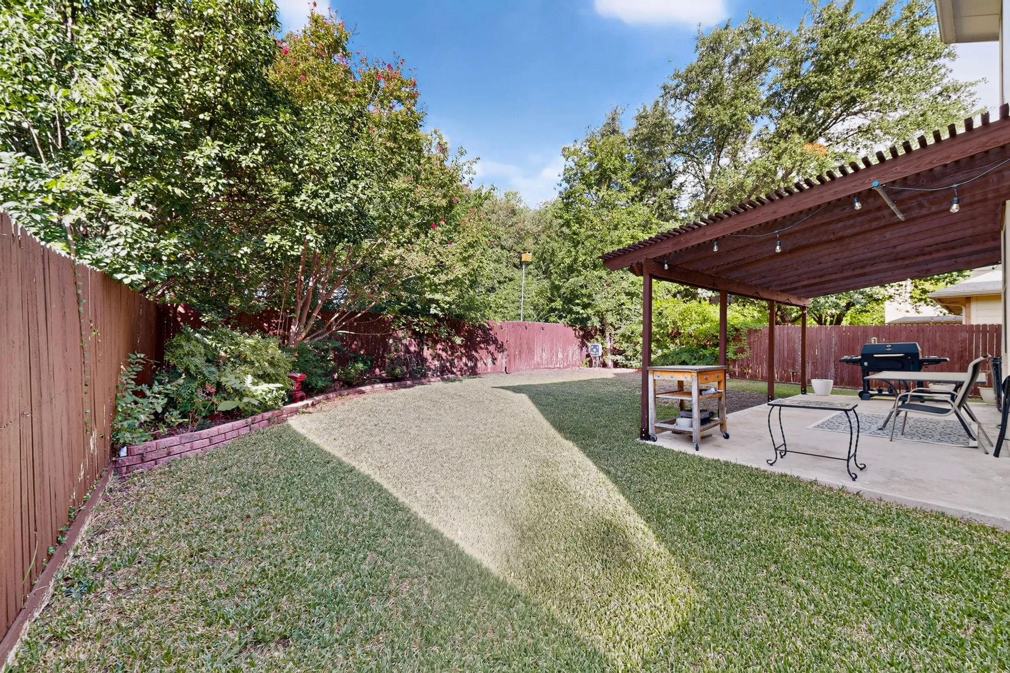 Single Family Residence For Sale in Denton County , 2109 Wentworth Drive, Flower Mound, Texas 75028, 3 Bedroom, 3 Bathroom, 2 Garage spaces, 2,167 Sqft, built in 1993, mls#21419842, Real Estate Agent in Flower Mound, Homes For Sale in Denton county, Homes For Sale in Flower Mound, Realtor in Flower Mound Texas, Real Estate Brokerage Independent Realty Texas, Luminita Cordes Realtor