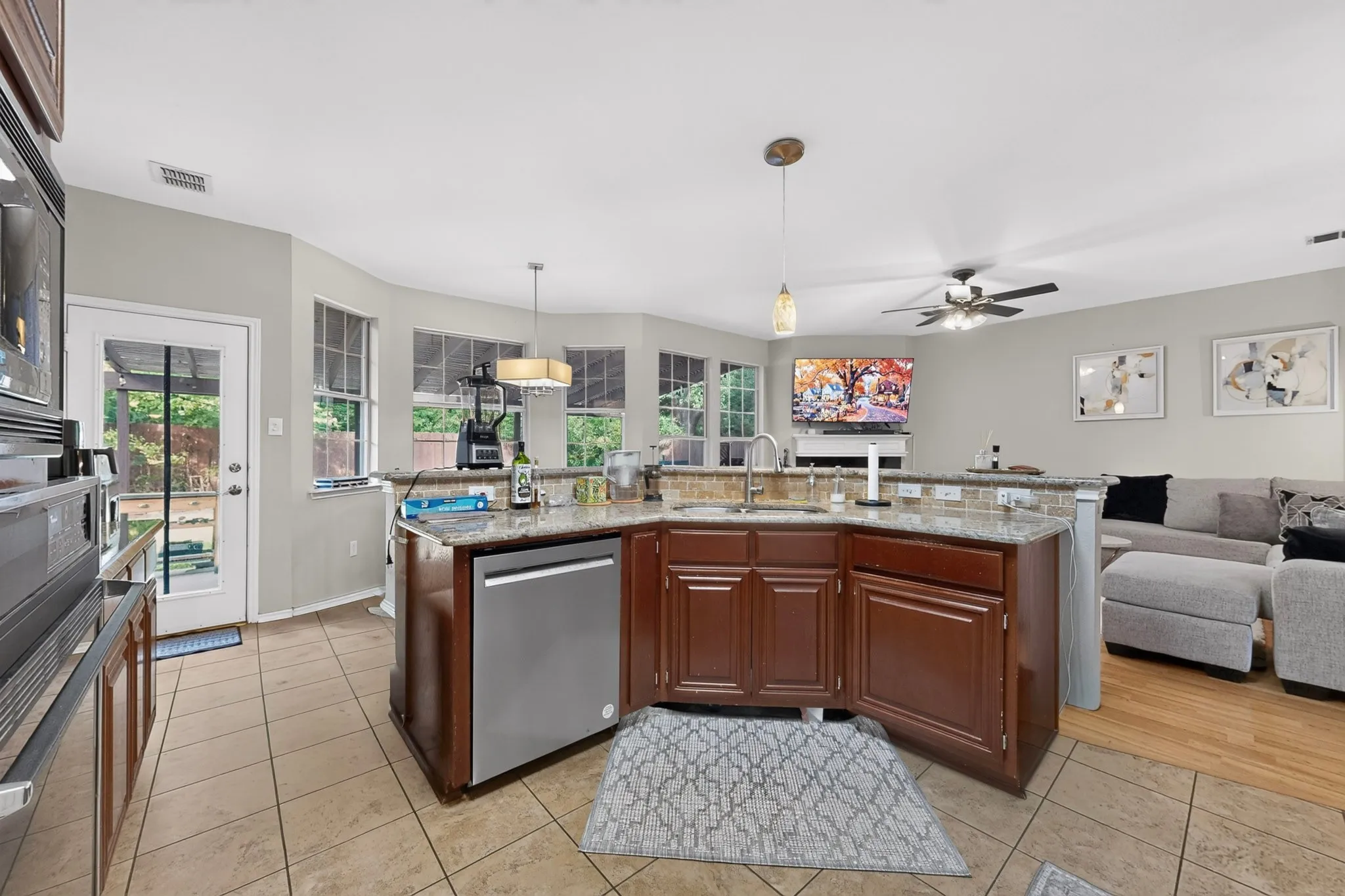 Single Family Residence For Sale in Denton County , 2109 Wentworth Drive, Flower Mound, Texas 75028, 3 Bedroom, 3 Bathroom, 2 Garage spaces, 2,167 Sqft, built in 1993, mls#21419842, Real Estate Agent in Flower Mound, Homes For Sale in Denton county, Homes For Sale in Flower Mound, Realtor in Flower Mound Texas, Real Estate Brokerage Independent Realty Texas, Luminita Cordes Realtor