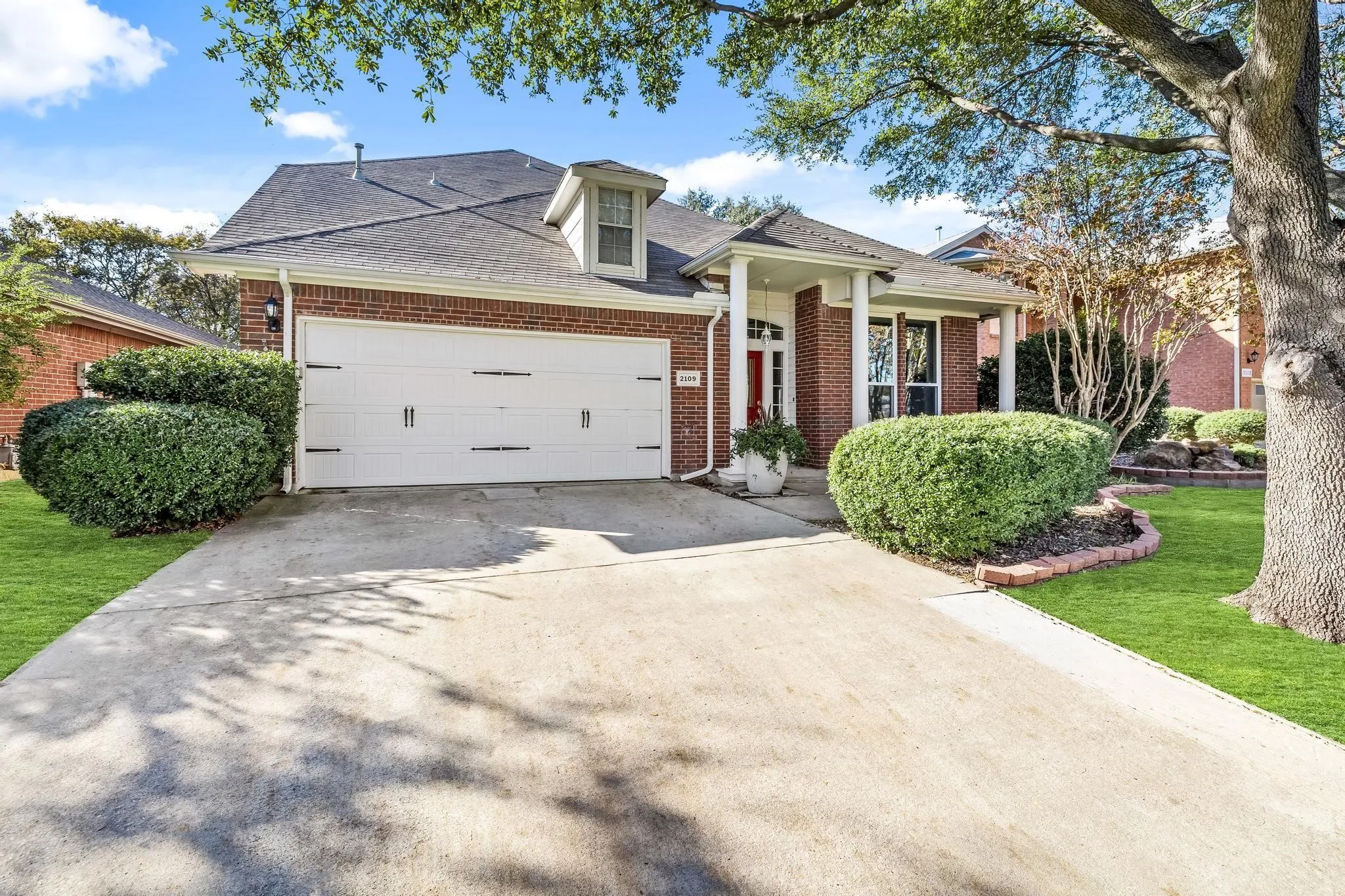 Single Family Residence For Sale in Denton County , 2109 Wentworth Drive, Flower Mound, Texas 75028, 3 Bedroom, 3 Bathroom, 2 Garage spaces, 2,167 Sqft, built in 1993, mls#21419842, Real Estate Agent in Flower Mound, Homes For Sale in Denton county, Homes For Sale in Flower Mound, Realtor in Flower Mound Texas, Real Estate Brokerage Independent Realty Texas, Luminita Cordes Realtor