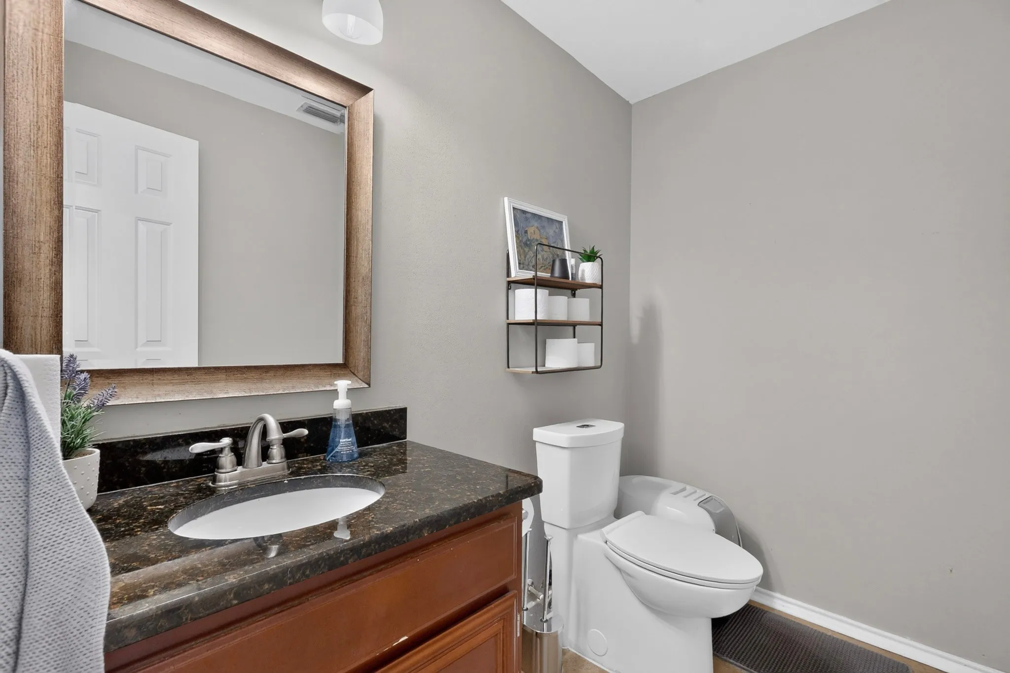 Single Family Residence For Sale in Denton County , 2109 Wentworth Drive, Flower Mound, Texas 75028, 3 Bedroom, 3 Bathroom, 2 Garage spaces, 2,167 Sqft, built in 1993, mls#21419842, Real Estate Agent in Flower Mound, Homes For Sale in Denton county, Homes For Sale in Flower Mound, Realtor in Flower Mound Texas, Real Estate Brokerage Independent Realty Texas, Luminita Cordes Realtor
