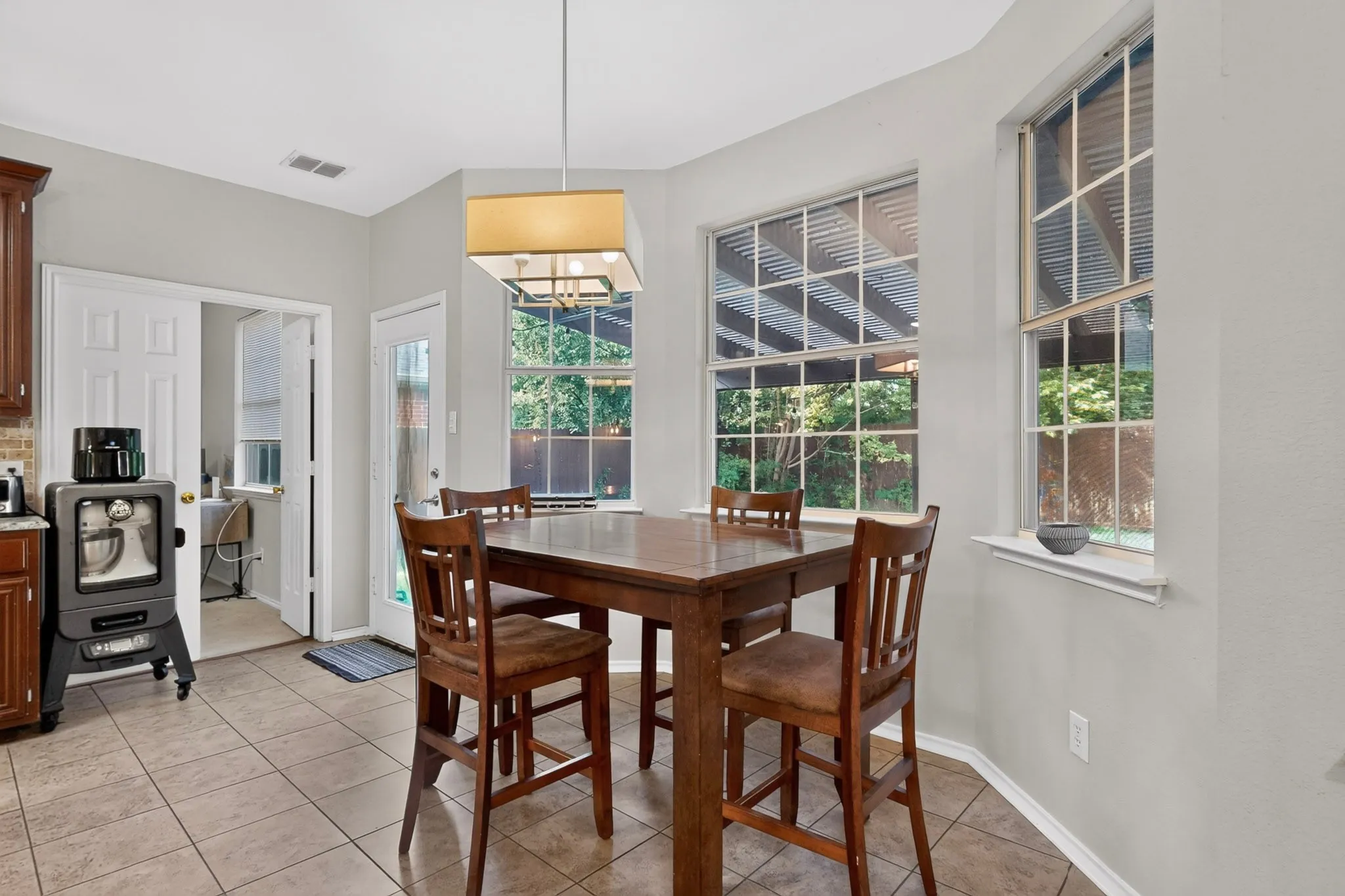 Single Family Residence For Sale in Denton County , 2109 Wentworth Drive, Flower Mound, Texas 75028, 3 Bedroom, 3 Bathroom, 2 Garage spaces, 2,167 Sqft, built in 1993, mls#21419842, Real Estate Agent in Flower Mound, Homes For Sale in Denton county, Homes For Sale in Flower Mound, Realtor in Flower Mound Texas, Real Estate Brokerage Independent Realty Texas, Luminita Cordes Realtor