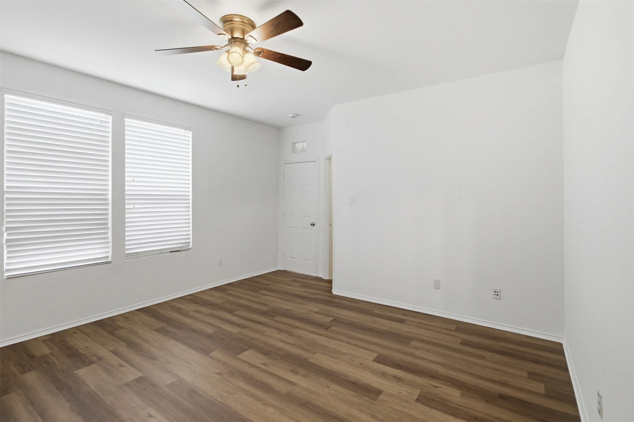 Single Family Residence For Rent in Denton County , 1716 Gayla Creek Drive, Little Elm, Texas 75068, 4 Bedroom, 3 Bathroom, 2 Garage spaces, 2,477 Sqft, built in 2014, mls#21418705, Real Estate Agent in Little Elm, Homes For Rent in Denton county, Homes For Rent in Little Elm, Realtor in Little Elm Texas, Real Estate Brokerage Independent Realty Texas, Luminita Cordes Realtor