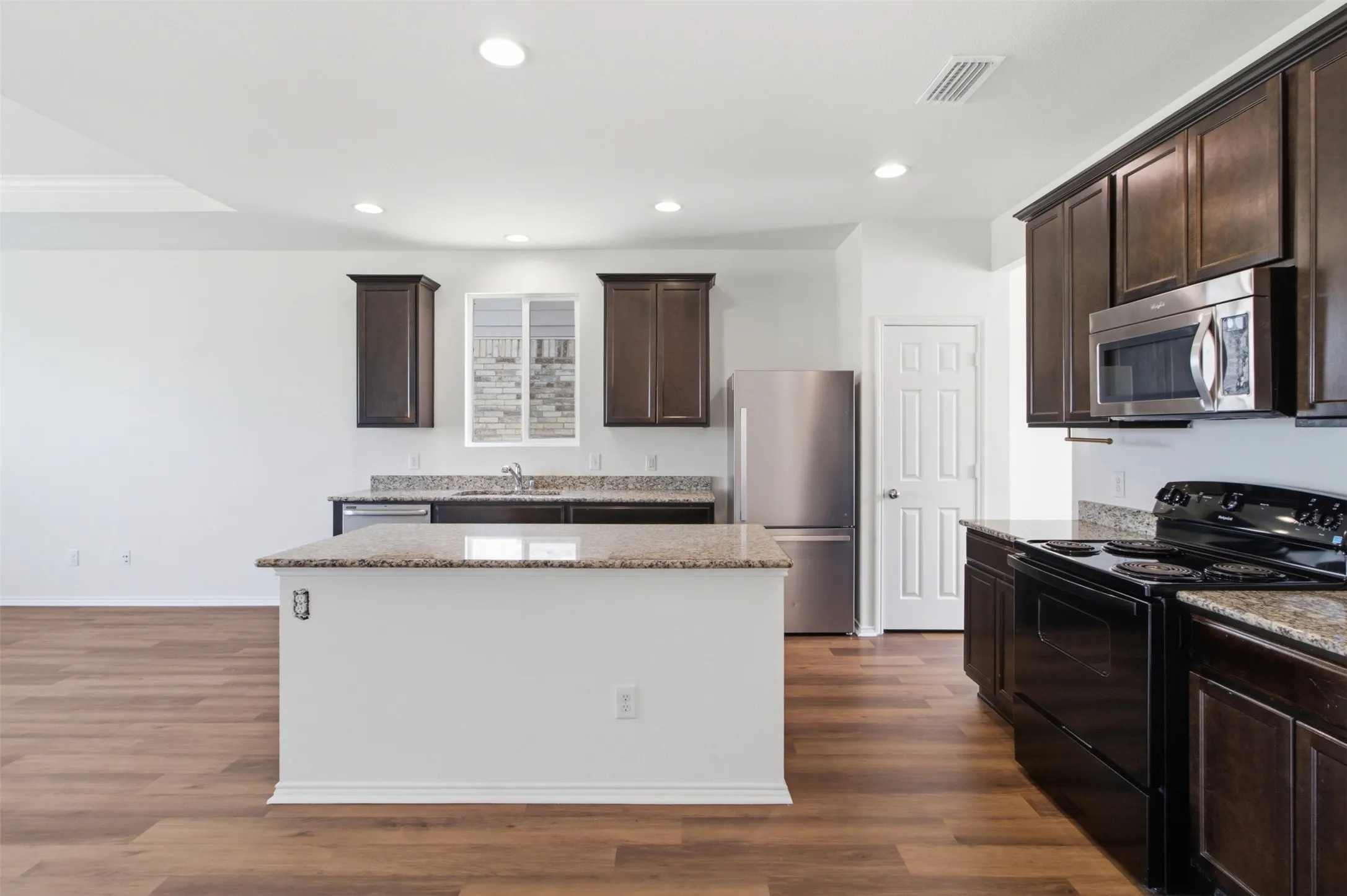 Single Family Residence For Rent in Denton County , 1716 Gayla Creek Drive, Little Elm, Texas 75068, 4 Bedroom, 3 Bathroom, 2 Garage spaces, 2,477 Sqft, built in 2014, mls#21418705, Real Estate Agent in Little Elm, Homes For Rent in Denton county, Homes For Rent in Little Elm, Realtor in Little Elm Texas, Real Estate Brokerage Independent Realty Texas, Luminita Cordes Realtor
