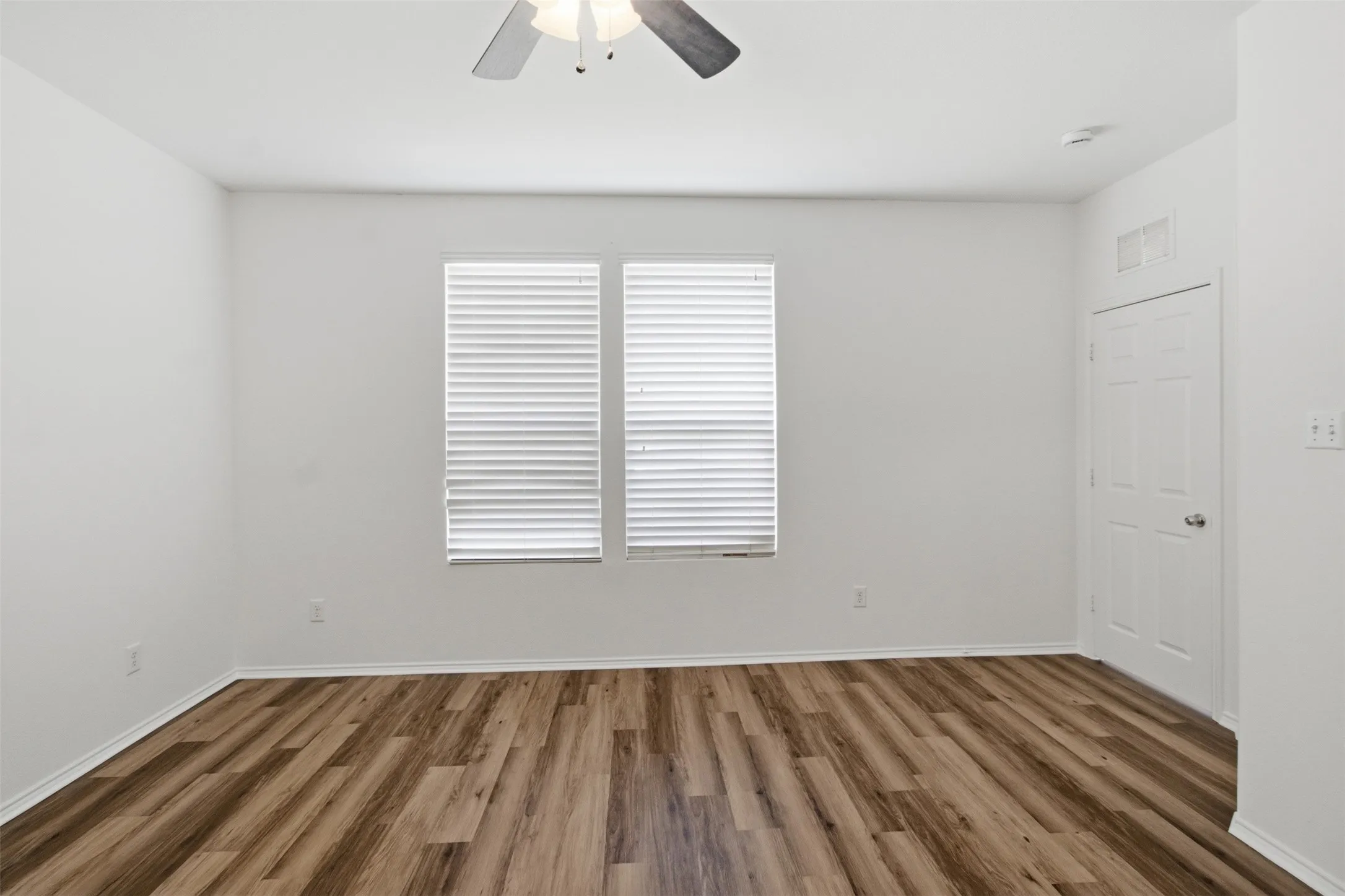 Single Family Residence For Rent in Denton County , 1716 Gayla Creek Drive, Little Elm, Texas 75068, 4 Bedroom, 3 Bathroom, 2 Garage spaces, 2,477 Sqft, built in 2014, mls#21418705, Real Estate Agent in Little Elm, Homes For Rent in Denton county, Homes For Rent in Little Elm, Realtor in Little Elm Texas, Real Estate Brokerage Independent Realty Texas, Luminita Cordes Realtor
