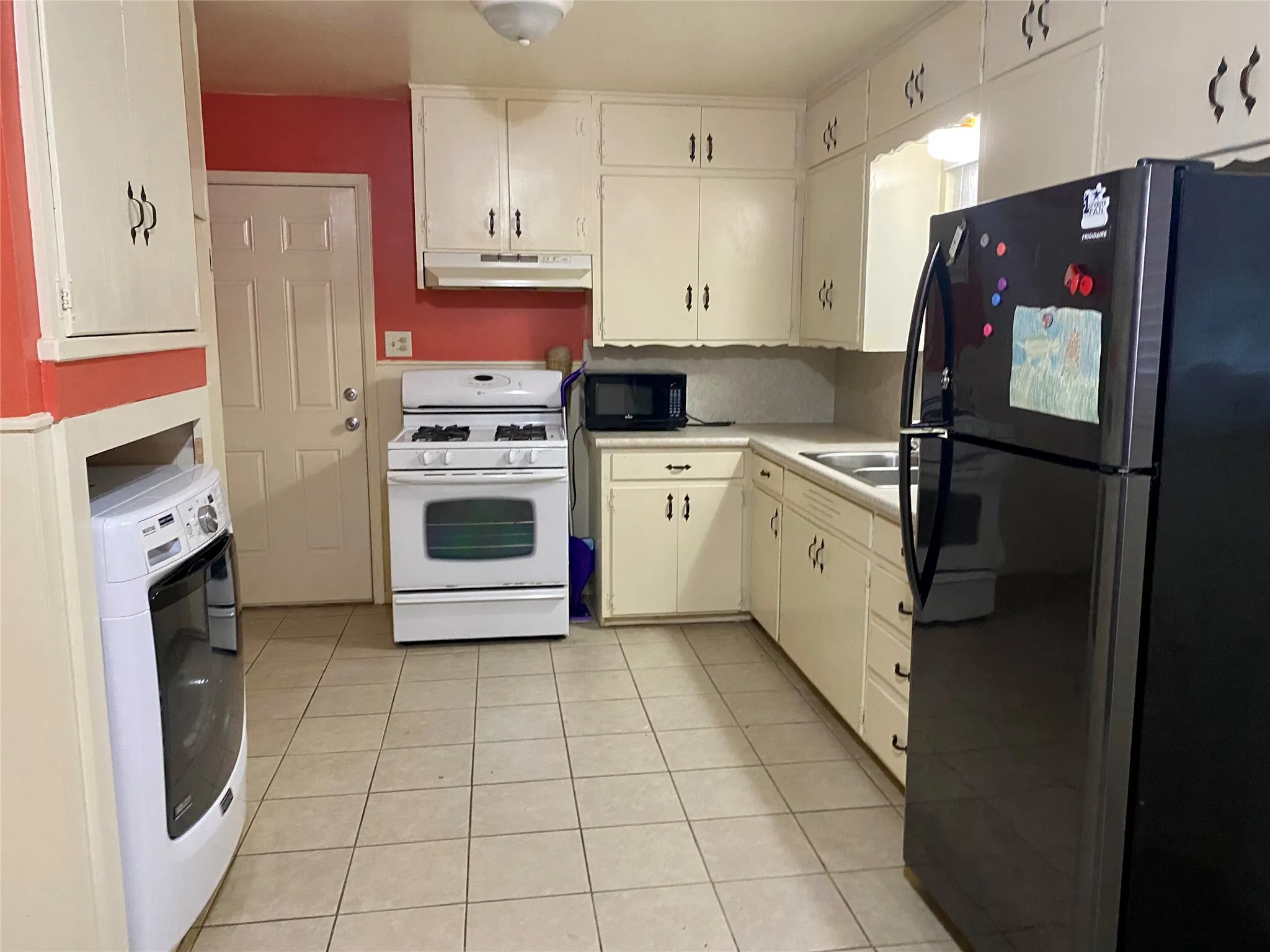 Single Family Residence For Sale in Johnson County , 507 W Smith Street, Cleburne, Texas 76033, 2 Bedroom, 1 Bathroom, 1 Garage spaces, 936 Sqft, built in 0, mls#21419721, Real Estate Agent in Cleburne, Homes For Sale in Johnson county, Homes For Sale in Cleburne, Realtor in Cleburne Texas, Real Estate Brokerage Independent Realty Texas, Luminita Cordes Realtor