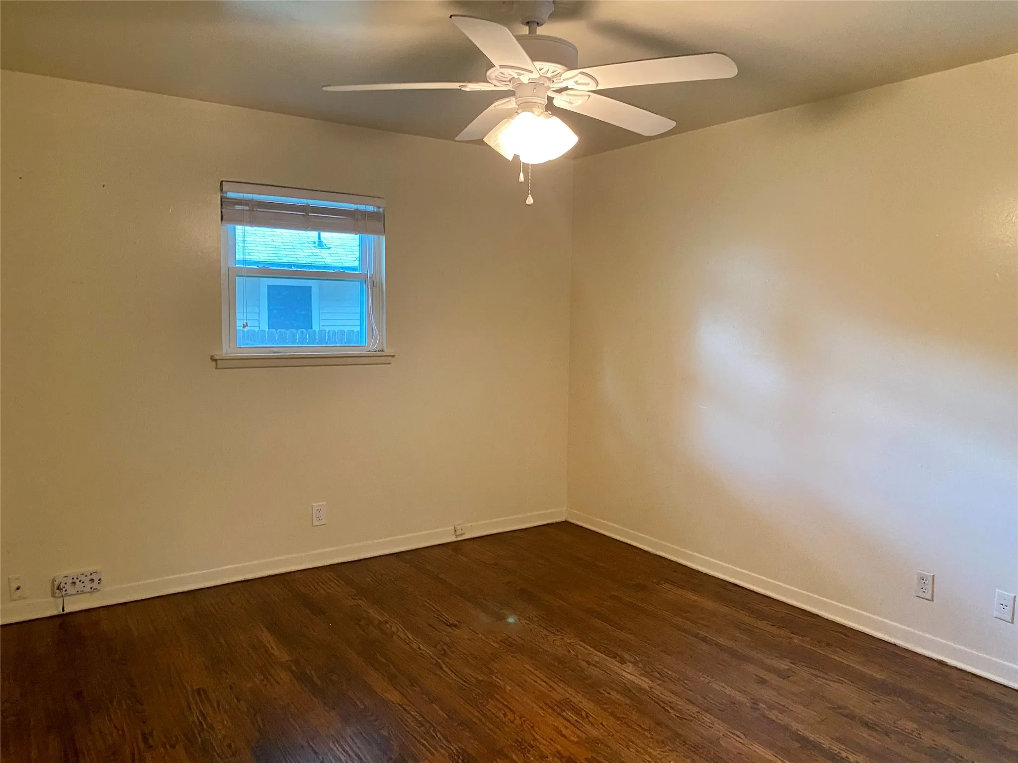 Single Family Residence For Sale in Johnson County , 507 W Smith Street, Cleburne, Texas 76033, 2 Bedroom, 1 Bathroom, 1 Garage spaces, 936 Sqft, built in 0, mls#21419721, Real Estate Agent in Cleburne, Homes For Sale in Johnson county, Homes For Sale in Cleburne, Realtor in Cleburne Texas, Real Estate Brokerage Independent Realty Texas, Luminita Cordes Realtor