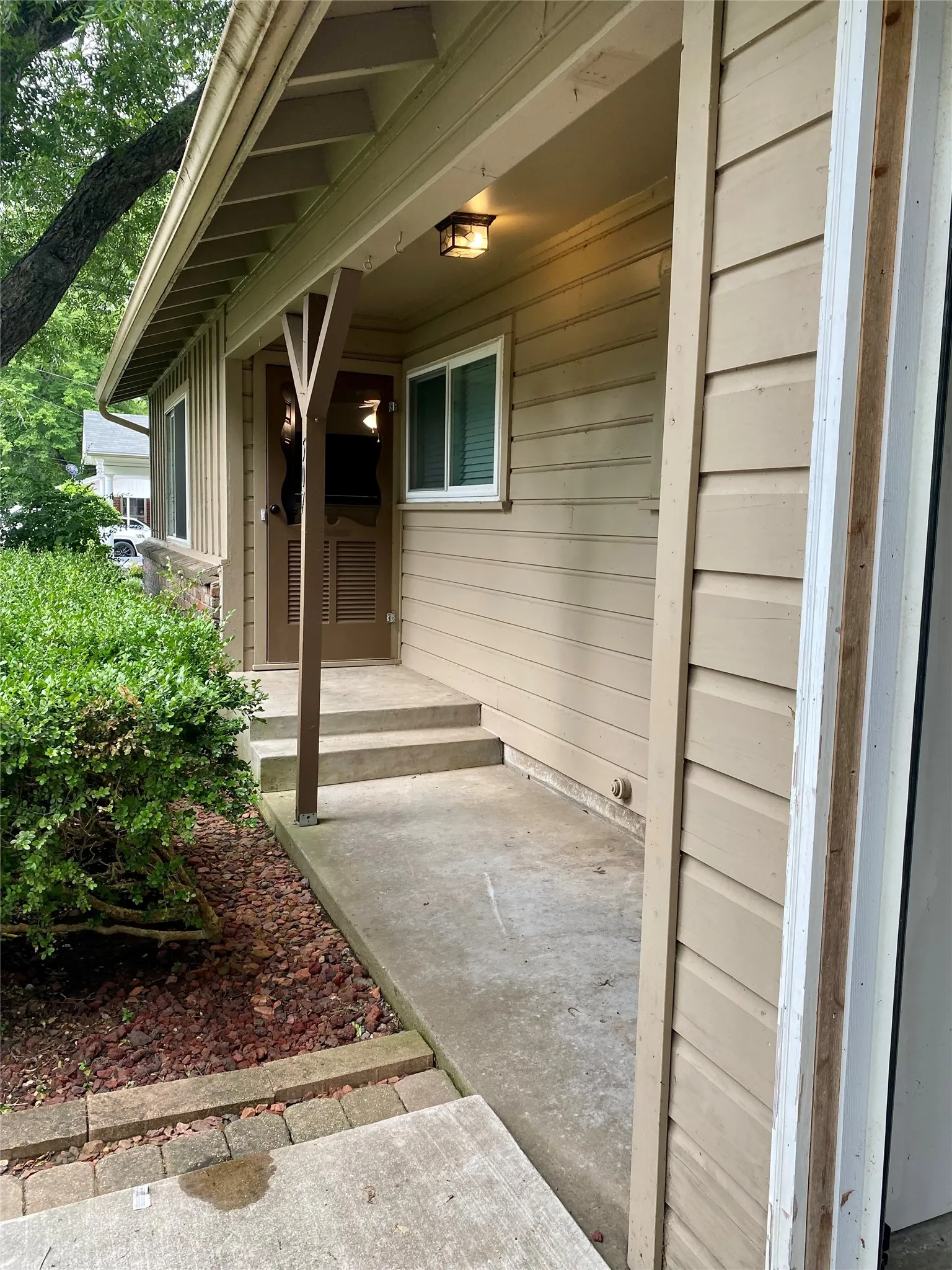 Single Family Residence For Sale in Johnson County , 507 W Smith Street, Cleburne, Texas 76033, 2 Bedroom, 1 Bathroom, 1 Garage spaces, 936 Sqft, built in 0, mls#21419721, Real Estate Agent in Cleburne, Homes For Sale in Johnson county, Homes For Sale in Cleburne, Realtor in Cleburne Texas, Real Estate Brokerage Independent Realty Texas, Luminita Cordes Realtor
