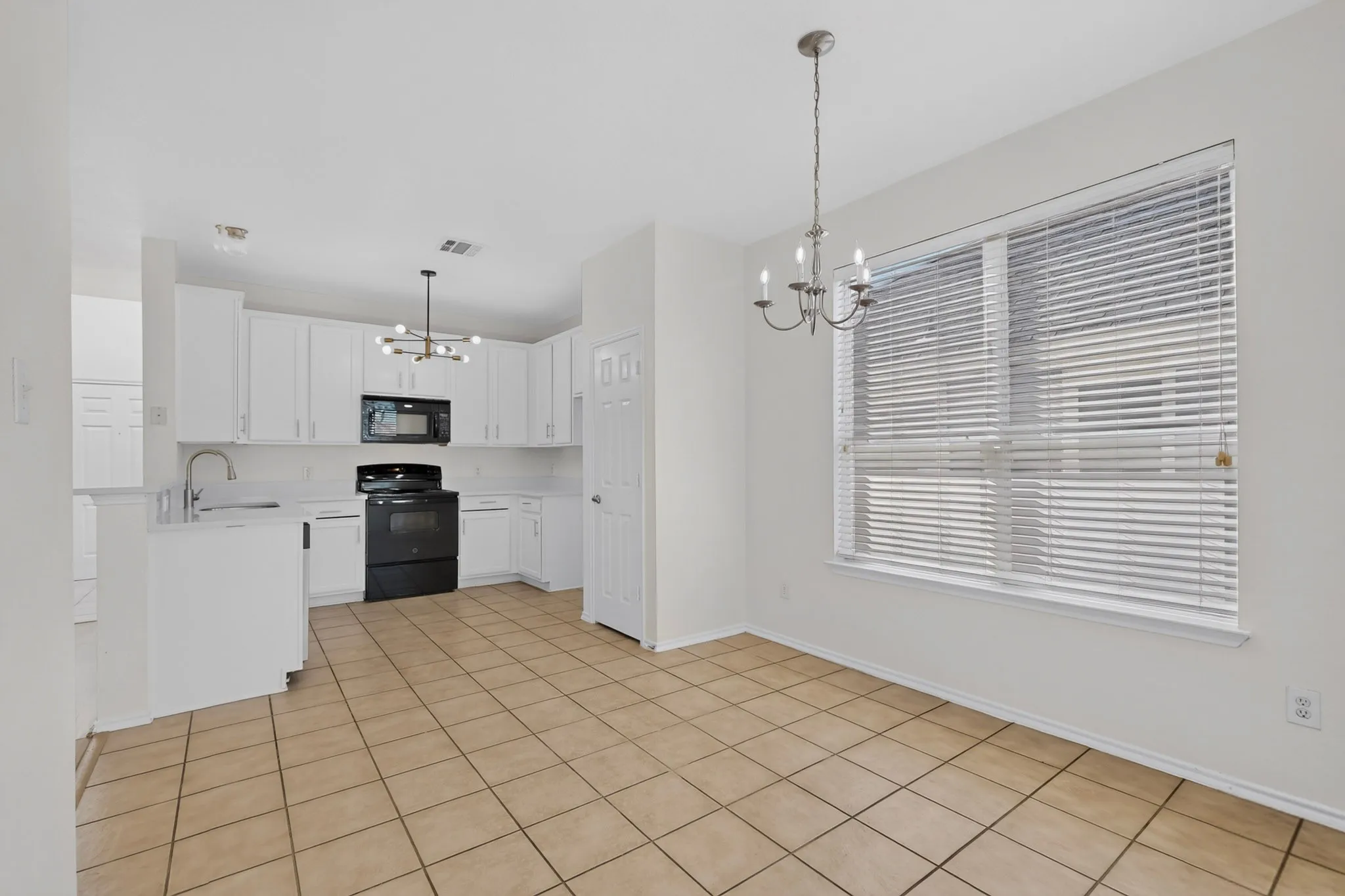 Single Family Residence For Sale in Denton County , 9325 Masse Court, Providence Village, Texas 76227, 3 Bedroom, 3 Bathroom, 2 Garage spaces, 1,850 Sqft, built in 2005, mls#21419873, Real Estate Agent in Providence Village, Homes For Sale in Denton county, Homes For Sale in Providence Village, Realtor in Providence Village Texas, Real Estate Brokerage Independent Realty Texas, Luminita Cordes Realtor