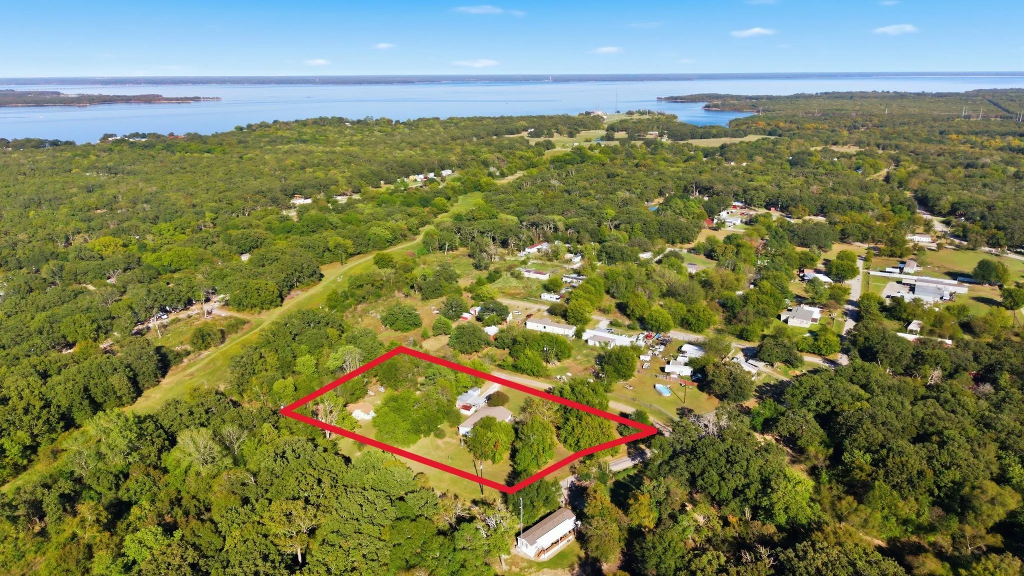 Mobile Home For Sale in Hunt County , 10830 Paradise Lane 1.6 Acres, Wills Point, Texas 75169, 2 Bedroom, 2 Bathroom, Garage spaces, 1,248 Sqft, built in 1984, mls#21419756, Real Estate Agent in Wills Point, Homes For Sale in Hunt county, Homes For Sale in Wills Point, Realtor in Wills Point Texas, Real Estate Brokerage Independent Realty Texas, Luminita Cordes Realtor