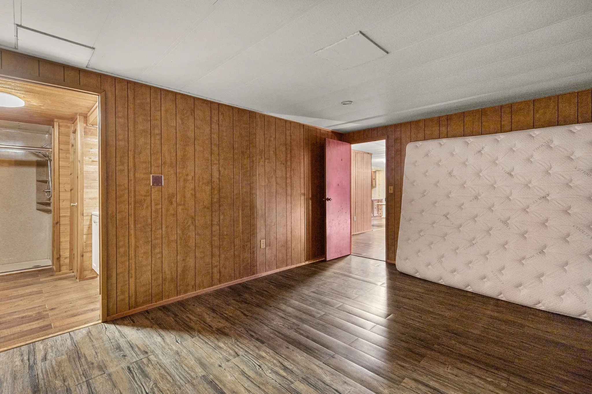 Mobile Home For Sale in Hunt County , 10830 Paradise Lane 1.6 Acres, Wills Point, Texas 75169, 2 Bedroom, 2 Bathroom, Garage spaces, 1,248 Sqft, built in 1984, mls#21419756, Real Estate Agent in Wills Point, Homes For Sale in Hunt county, Homes For Sale in Wills Point, Realtor in Wills Point Texas, Real Estate Brokerage Independent Realty Texas, Luminita Cordes Realtor
