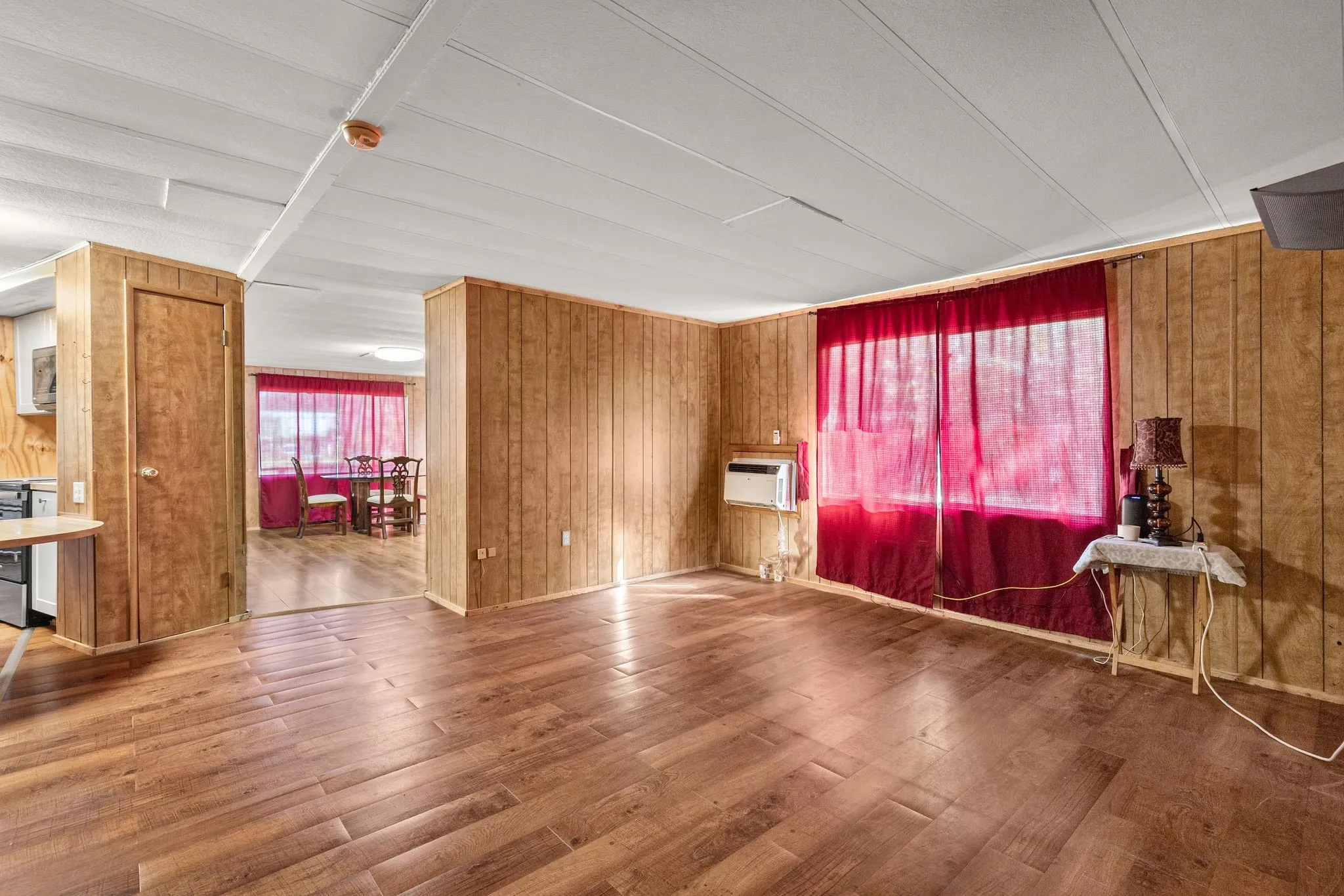 Mobile Home For Sale in Hunt County , 10830 Paradise Lane 1.6 Acres, Wills Point, Texas 75169, 2 Bedroom, 2 Bathroom, Garage spaces, 1,248 Sqft, built in 1984, mls#21419756, Real Estate Agent in Wills Point, Homes For Sale in Hunt county, Homes For Sale in Wills Point, Realtor in Wills Point Texas, Real Estate Brokerage Independent Realty Texas, Luminita Cordes Realtor