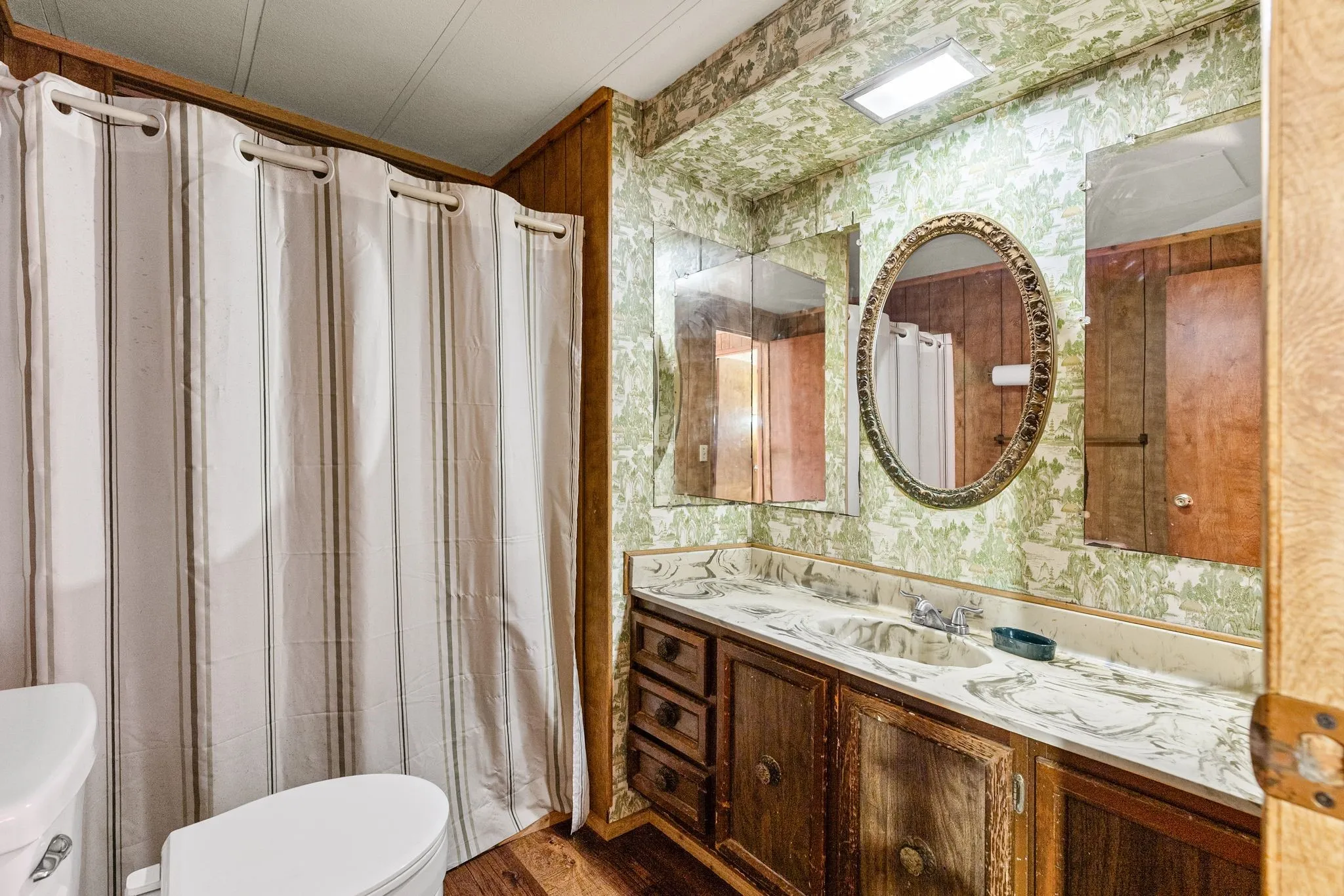 Mobile Home For Sale in Hunt County , 10830 Paradise Lane 1.6 Acres, Wills Point, Texas 75169, 2 Bedroom, 2 Bathroom, Garage spaces, 1,248 Sqft, built in 1984, mls#21419756, Real Estate Agent in Wills Point, Homes For Sale in Hunt county, Homes For Sale in Wills Point, Realtor in Wills Point Texas, Real Estate Brokerage Independent Realty Texas, Luminita Cordes Realtor