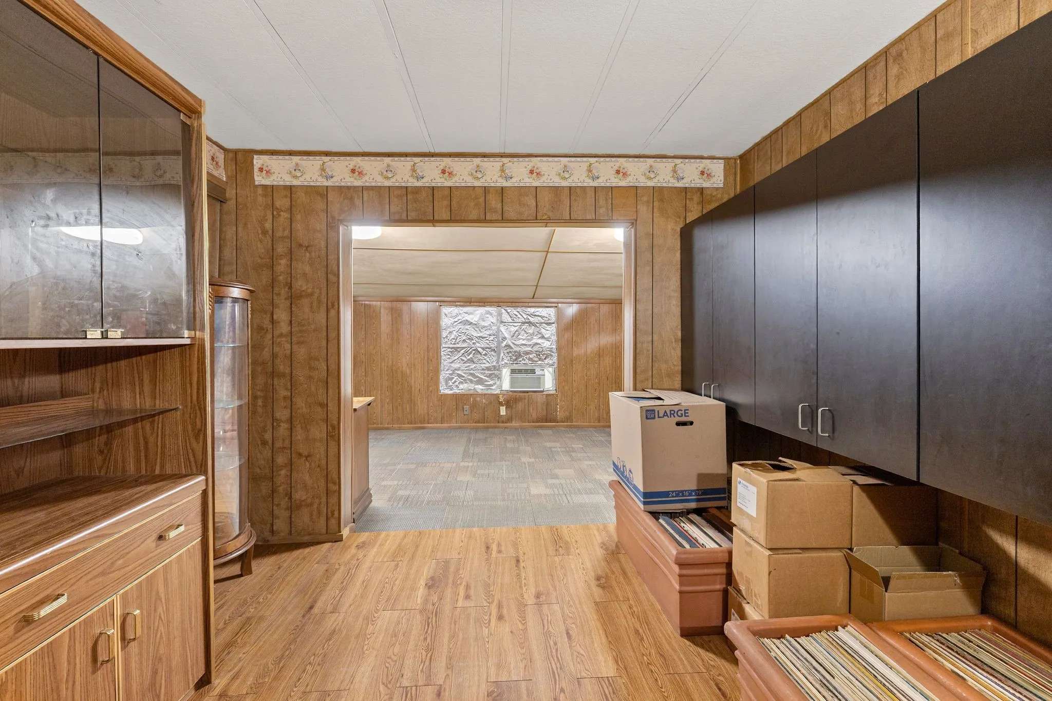Mobile Home For Sale in Hunt County , 10830 Paradise Lane 1.6 Acres, Wills Point, Texas 75169, 2 Bedroom, 2 Bathroom, Garage spaces, 1,248 Sqft, built in 1984, mls#21419756, Real Estate Agent in Wills Point, Homes For Sale in Hunt county, Homes For Sale in Wills Point, Realtor in Wills Point Texas, Real Estate Brokerage Independent Realty Texas, Luminita Cordes Realtor