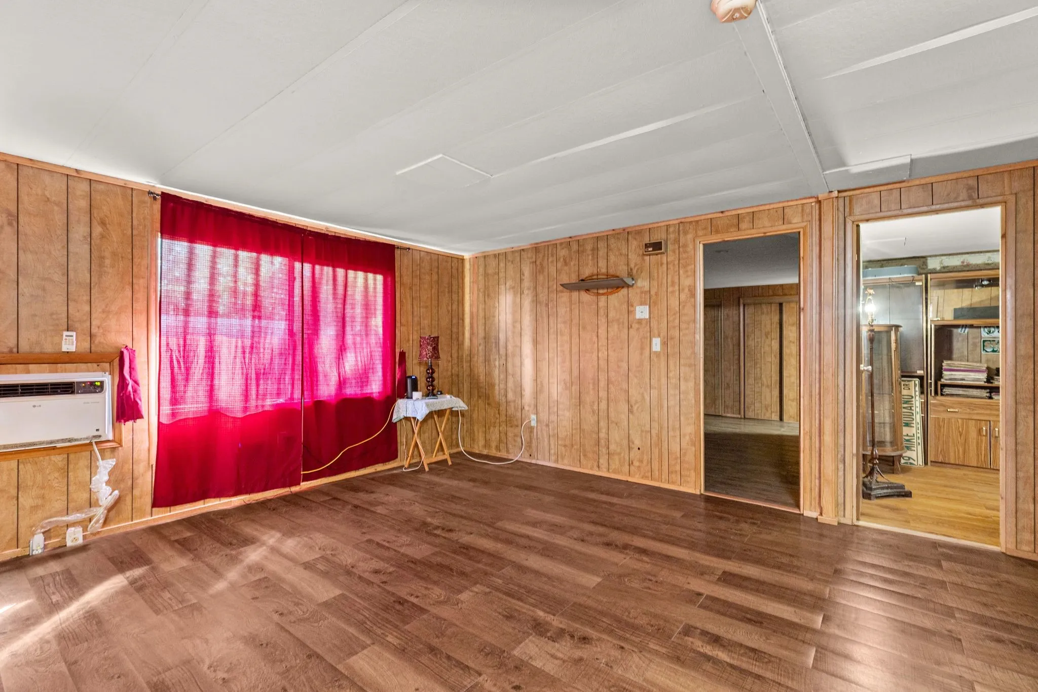 Mobile Home For Sale in Hunt County , 10830 Paradise Lane 1.6 Acres, Wills Point, Texas 75169, 2 Bedroom, 2 Bathroom, Garage spaces, 1,248 Sqft, built in 1984, mls#21419756, Real Estate Agent in Wills Point, Homes For Sale in Hunt county, Homes For Sale in Wills Point, Realtor in Wills Point Texas, Real Estate Brokerage Independent Realty Texas, Luminita Cordes Realtor