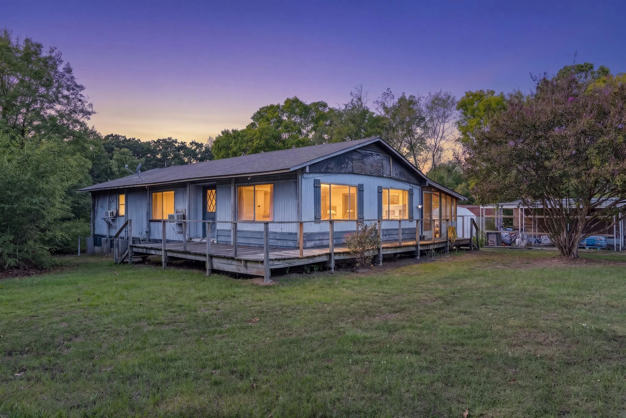 Mobile Home For Sale in Hunt County , 10830 Paradise Lane 1.6 Acres, Wills Point, Texas 75169, 2 Bedroom, 2 Bathroom, Garage spaces, 1,248 Sqft, built in 1984, mls#21419756, Real Estate Agent in Wills Point, Homes For Sale in Hunt county, Homes For Sale in Wills Point, Realtor in Wills Point Texas, Real Estate Brokerage Independent Realty Texas, Luminita Cordes Realtor