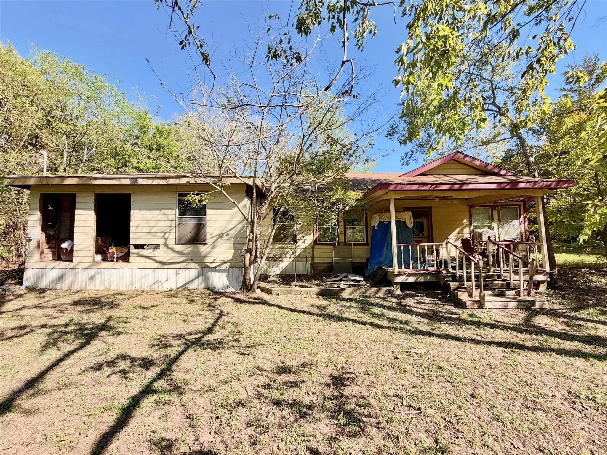 Mobile Home For Sale in Hunt County , 10830 Paradise Lane 1.6 Acres, Wills Point, Texas 75169, 2 Bedroom, 2 Bathroom, Garage spaces, 1,248 Sqft, built in 1984, mls#21419756, Real Estate Agent in Wills Point, Homes For Sale in Hunt county, Homes For Sale in Wills Point, Realtor in Wills Point Texas, Real Estate Brokerage Independent Realty Texas, Luminita Cordes Realtor