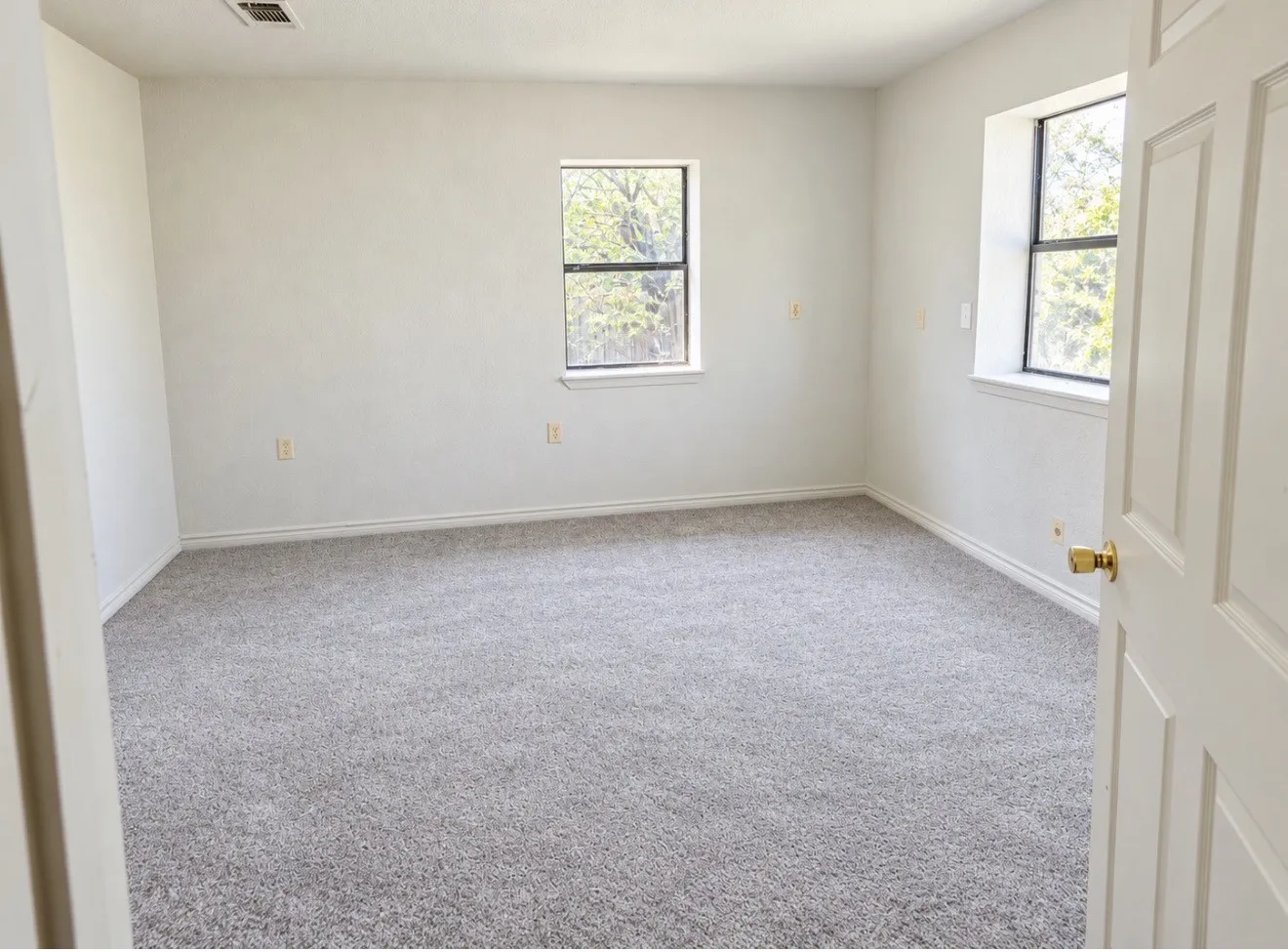 Single Family Residence For Sale in Palo Pinto County , 511 SW 3rd Street, Mineral Wells, Texas 76067, 4 Bedroom, 1 Bathroom, Garage spaces, 2,258 Sqft, built in 1929, mls#21418414, Real Estate Agent in Mineral Wells, Homes For Sale in Palo Pinto county, Homes For Sale in Mineral Wells, Realtor in Mineral Wells Texas, Real Estate Brokerage Independent Realty Texas, Luminita Cordes Realtor