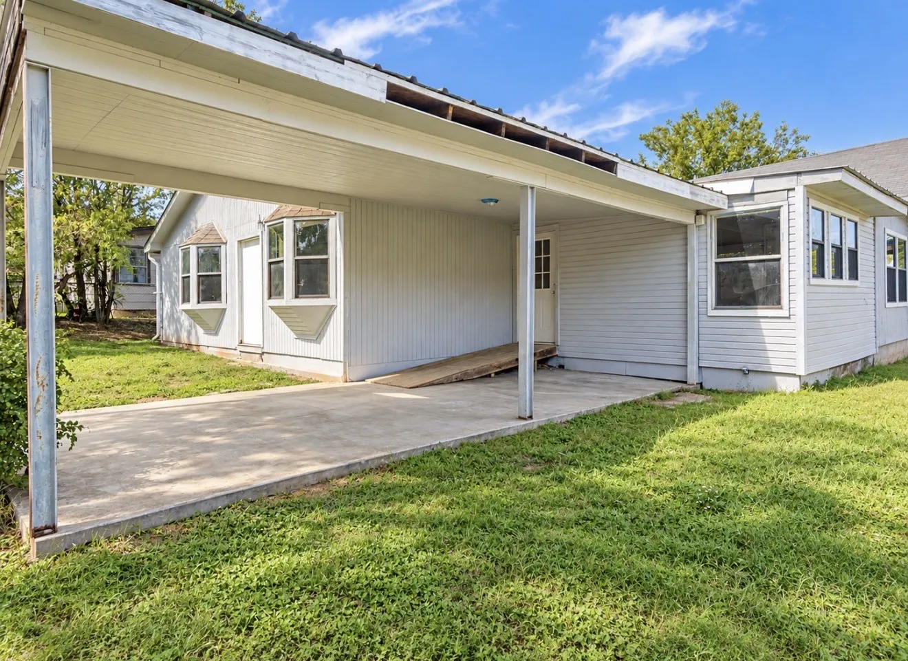 Single Family Residence For Sale in Palo Pinto County , 511 SW 3rd Street, Mineral Wells, Texas 76067, 4 Bedroom, 1 Bathroom, Garage spaces, 2,258 Sqft, built in 1929, mls#21418414, Real Estate Agent in Mineral Wells, Homes For Sale in Palo Pinto county, Homes For Sale in Mineral Wells, Realtor in Mineral Wells Texas, Real Estate Brokerage Independent Realty Texas, Luminita Cordes Realtor