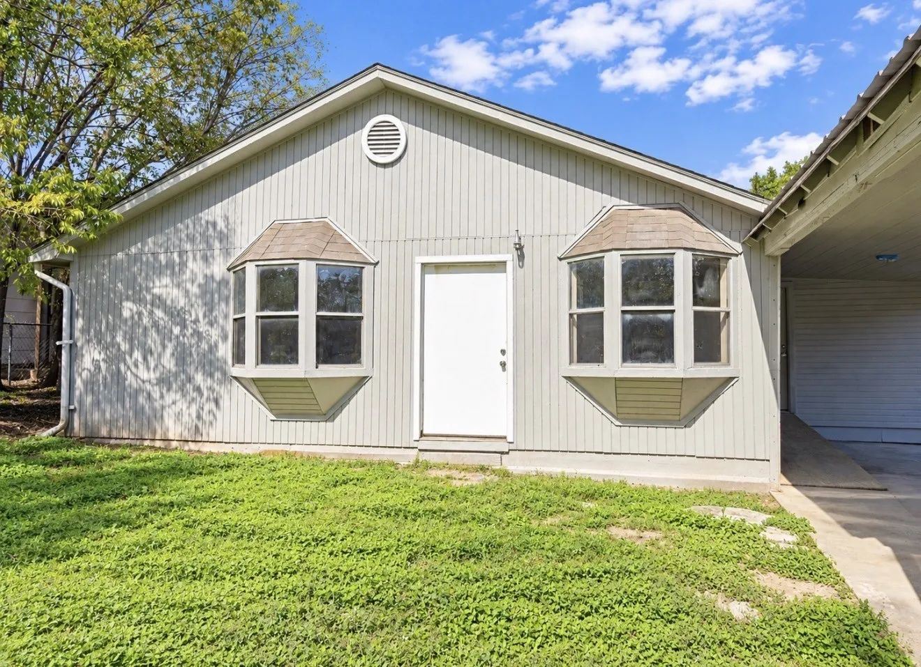 Single Family Residence For Sale in Palo Pinto County , 511 SW 3rd Street, Mineral Wells, Texas 76067, 4 Bedroom, 1 Bathroom, Garage spaces, 2,258 Sqft, built in 1929, mls#21418414, Real Estate Agent in Mineral Wells, Homes For Sale in Palo Pinto county, Homes For Sale in Mineral Wells, Realtor in Mineral Wells Texas, Real Estate Brokerage Independent Realty Texas, Luminita Cordes Realtor