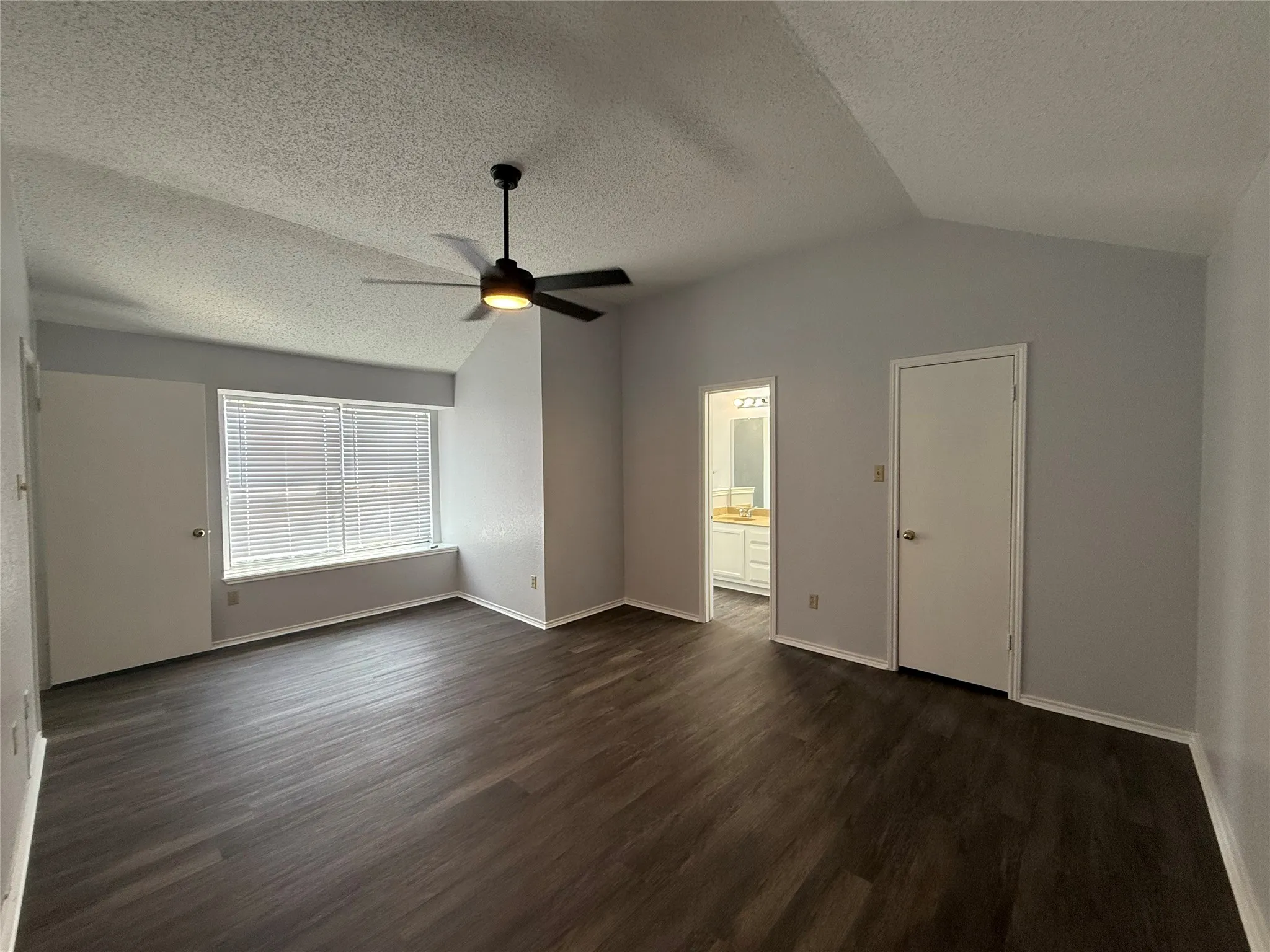 Duplex For Rent in Dallas County , 1204 Bittersweet Cove, De Soto, Texas 75115, 3 Bedroom, 3 Bathroom, 2 Garage spaces, 1,298 Sqft, built in 1986, mls#21419886, Real Estate Agent in De Soto, Homes For Rent in Dallas county, Homes For Rent in De Soto, Realtor in De Soto Texas, Real Estate Brokerage Independent Realty Texas, Luminita Cordes Realtor