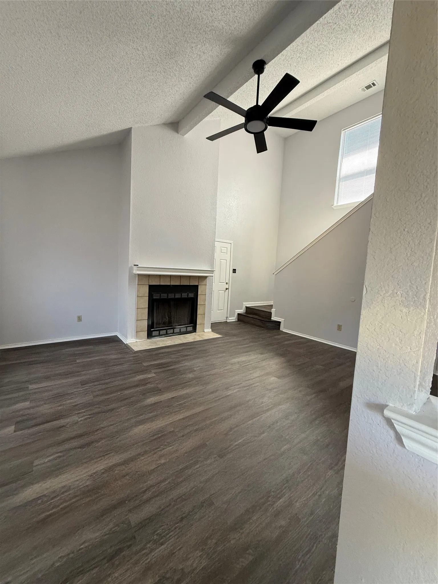 Duplex For Rent in Dallas County , 1204 Bittersweet Cove, De Soto, Texas 75115, 3 Bedroom, 3 Bathroom, 2 Garage spaces, 1,298 Sqft, built in 1986, mls#21419886, Real Estate Agent in De Soto, Homes For Rent in Dallas county, Homes For Rent in De Soto, Realtor in De Soto Texas, Real Estate Brokerage Independent Realty Texas, Luminita Cordes Realtor