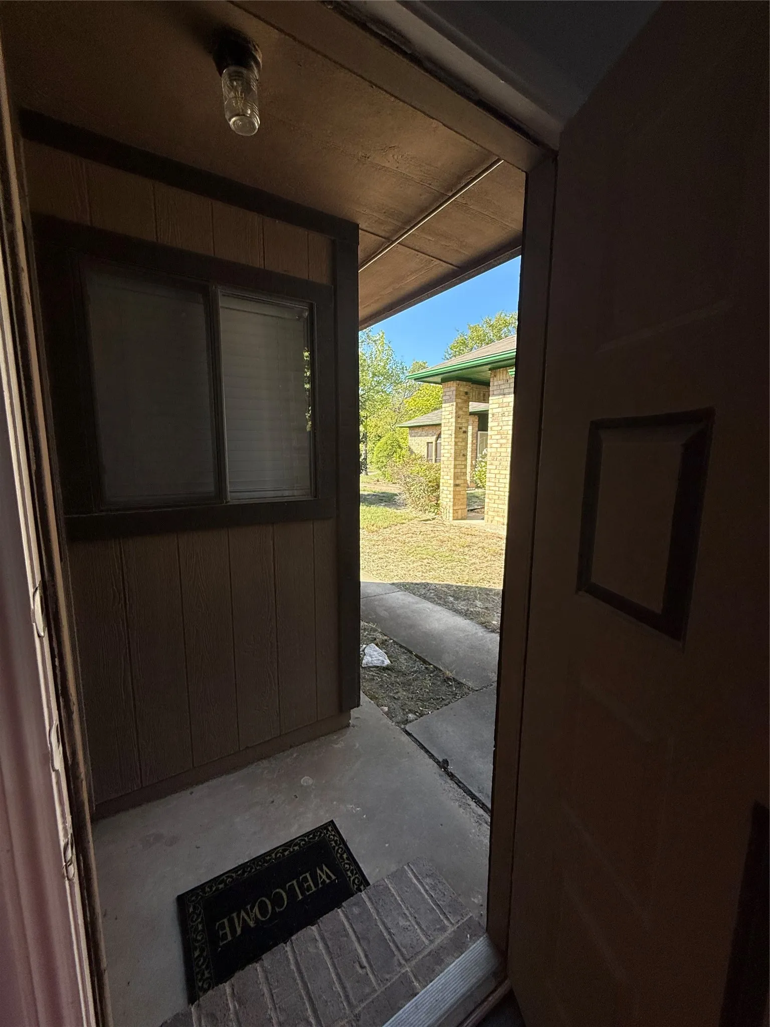 Duplex For Rent in Dallas County , 1204 Bittersweet Cove, De Soto, Texas 75115, 3 Bedroom, 3 Bathroom, 2 Garage spaces, 1,298 Sqft, built in 1986, mls#21419886, Real Estate Agent in De Soto, Homes For Rent in Dallas county, Homes For Rent in De Soto, Realtor in De Soto Texas, Real Estate Brokerage Independent Realty Texas, Luminita Cordes Realtor