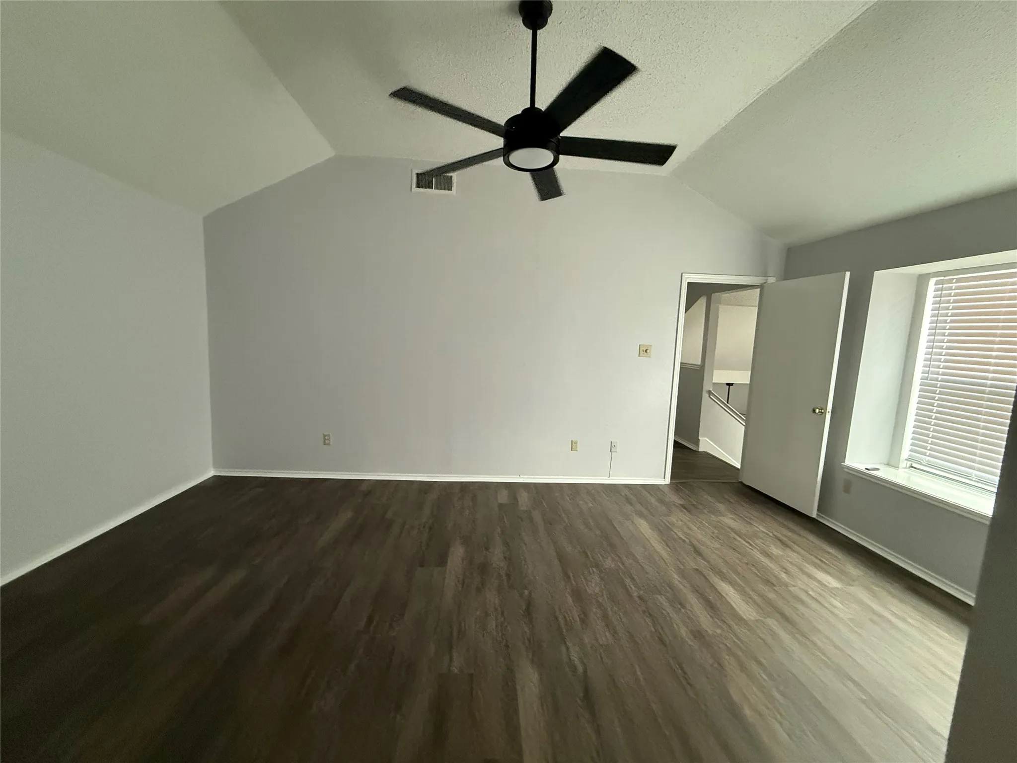 Duplex For Rent in Dallas County , 1204 Bittersweet Cove, De Soto, Texas 75115, 3 Bedroom, 3 Bathroom, 2 Garage spaces, 1,298 Sqft, built in 1986, mls#21419886, Real Estate Agent in De Soto, Homes For Rent in Dallas county, Homes For Rent in De Soto, Realtor in De Soto Texas, Real Estate Brokerage Independent Realty Texas, Luminita Cordes Realtor