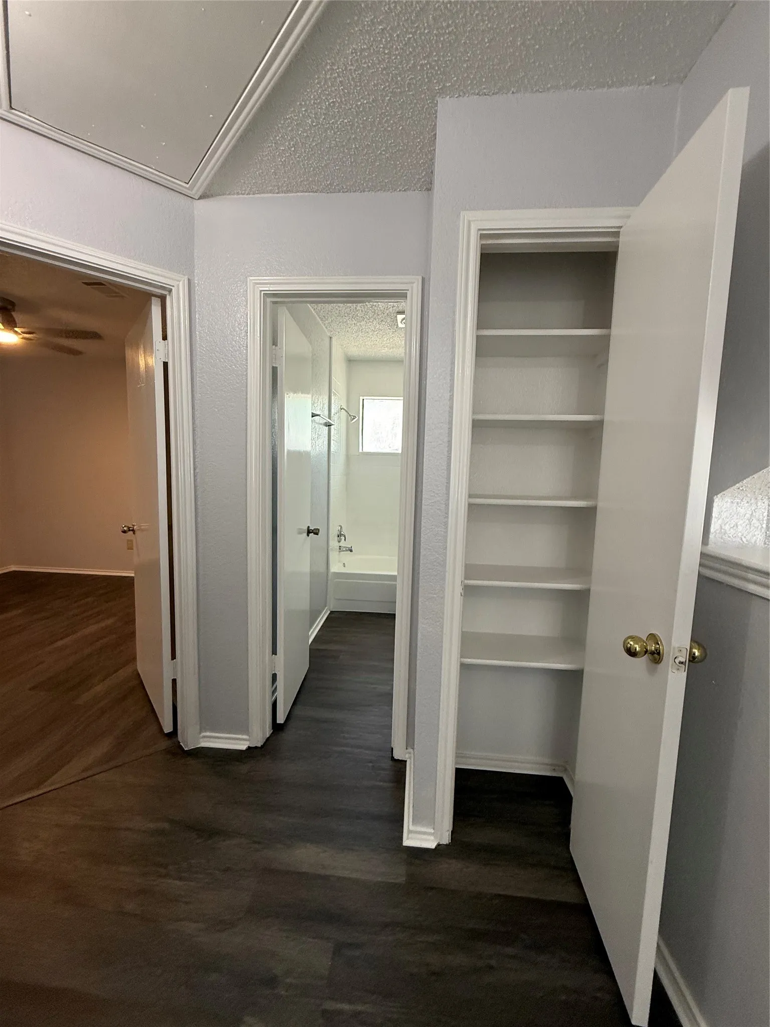 Duplex For Rent in Dallas County , 1204 Bittersweet Cove, De Soto, Texas 75115, 3 Bedroom, 3 Bathroom, 2 Garage spaces, 1,298 Sqft, built in 1986, mls#21419886, Real Estate Agent in De Soto, Homes For Rent in Dallas county, Homes For Rent in De Soto, Realtor in De Soto Texas, Real Estate Brokerage Independent Realty Texas, Luminita Cordes Realtor