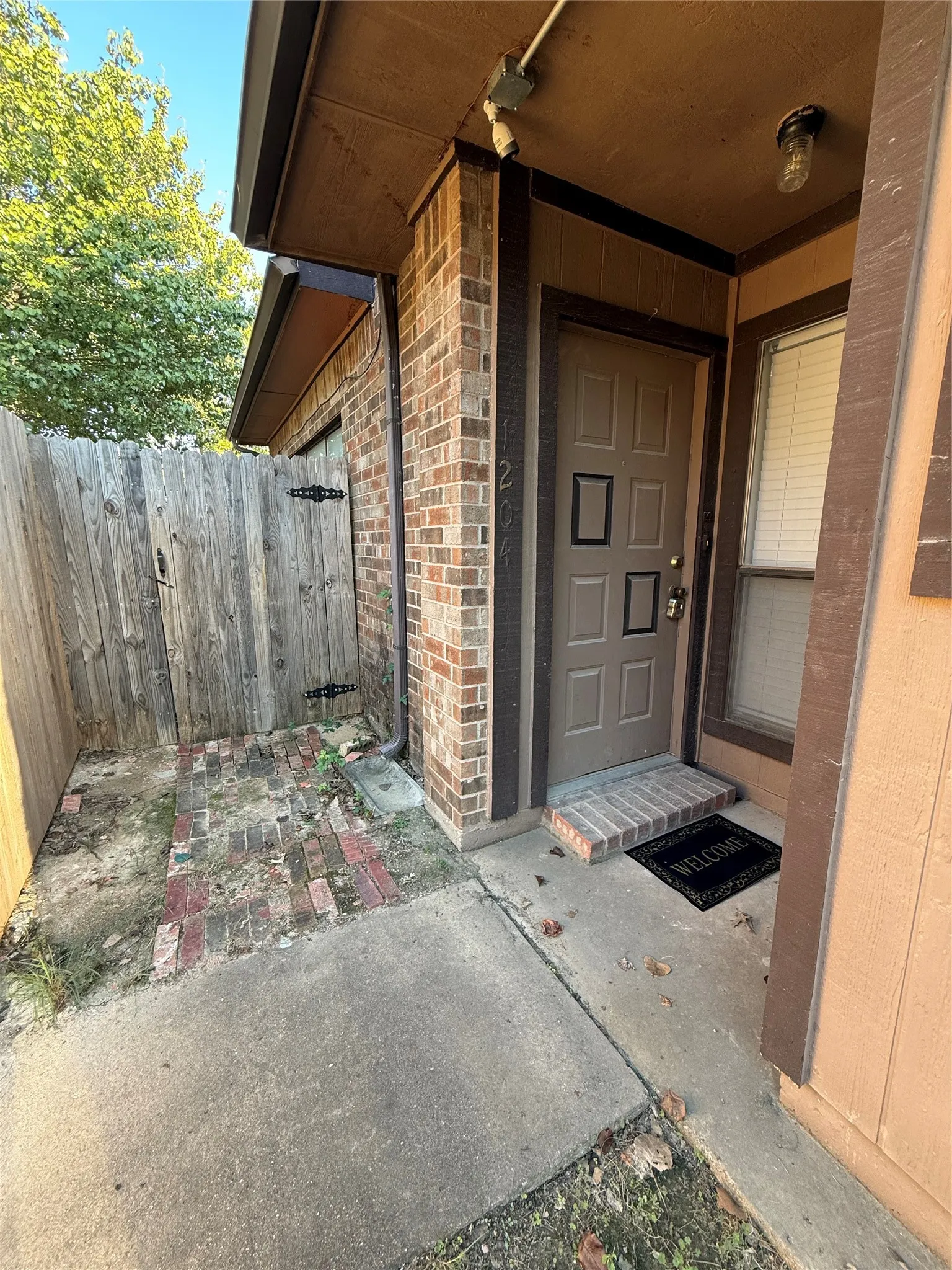 Duplex For Rent in Dallas County , 1204 Bittersweet Cove, De Soto, Texas 75115, 3 Bedroom, 3 Bathroom, 2 Garage spaces, 1,298 Sqft, built in 1986, mls#21419886, Real Estate Agent in De Soto, Homes For Rent in Dallas county, Homes For Rent in De Soto, Realtor in De Soto Texas, Real Estate Brokerage Independent Realty Texas, Luminita Cordes Realtor