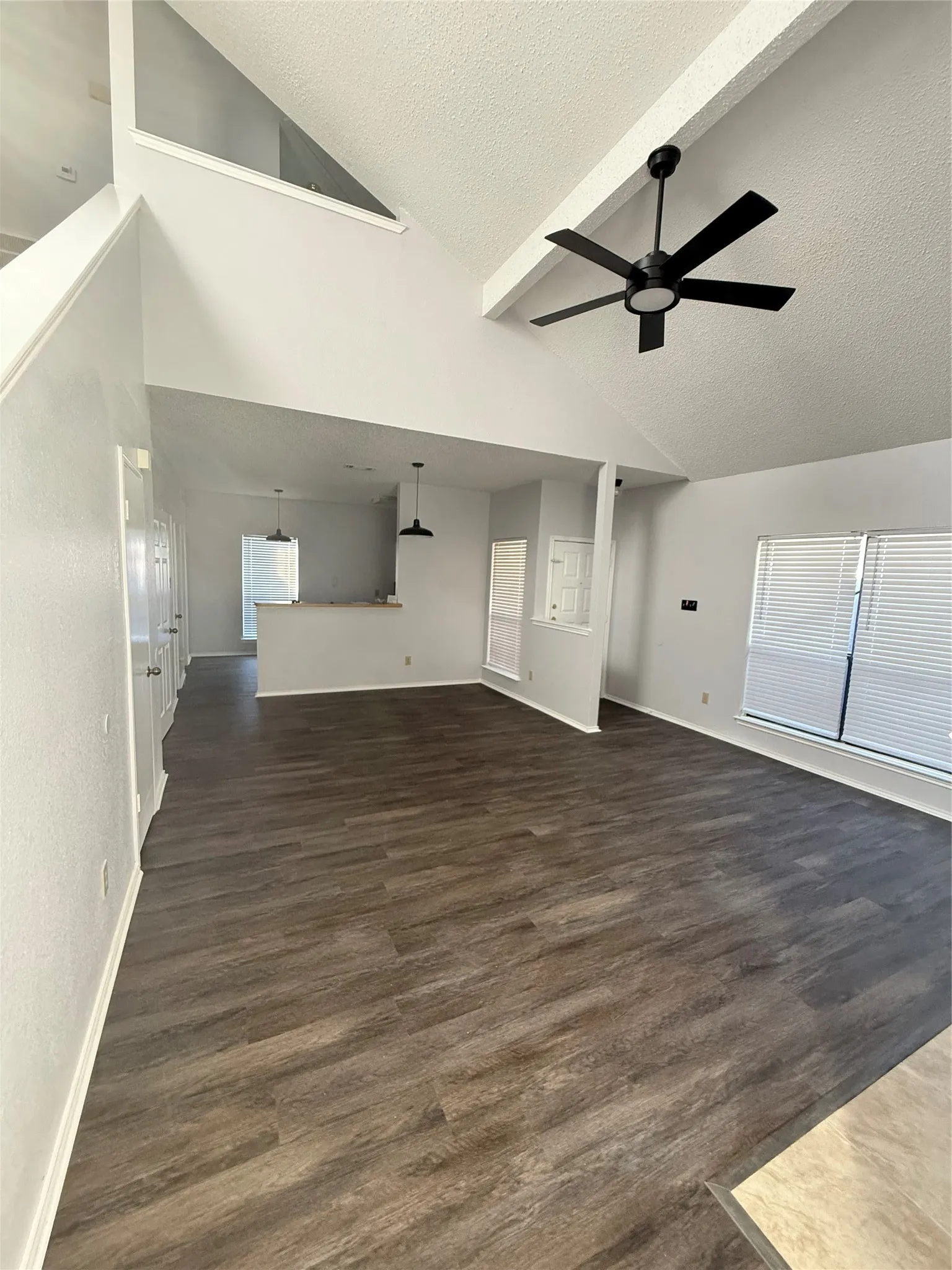 Duplex For Rent in Dallas County , 1204 Bittersweet Cove, De Soto, Texas 75115, 3 Bedroom, 3 Bathroom, 2 Garage spaces, 1,298 Sqft, built in 1986, mls#21419886, Real Estate Agent in De Soto, Homes For Rent in Dallas county, Homes For Rent in De Soto, Realtor in De Soto Texas, Real Estate Brokerage Independent Realty Texas, Luminita Cordes Realtor
