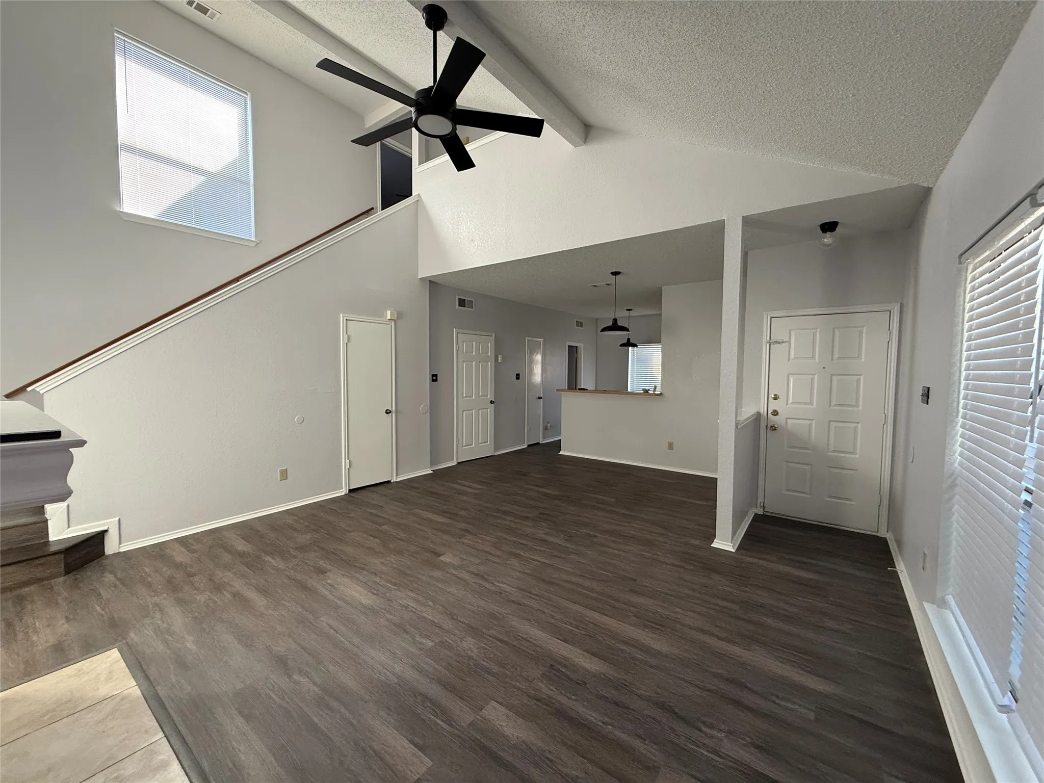 Duplex For Rent in Dallas County , 1204 Bittersweet Cove, De Soto, Texas 75115, 3 Bedroom, 3 Bathroom, 2 Garage spaces, 1,298 Sqft, built in 1986, mls#21419886, Real Estate Agent in De Soto, Homes For Rent in Dallas county, Homes For Rent in De Soto, Realtor in De Soto Texas, Real Estate Brokerage Independent Realty Texas, Luminita Cordes Realtor